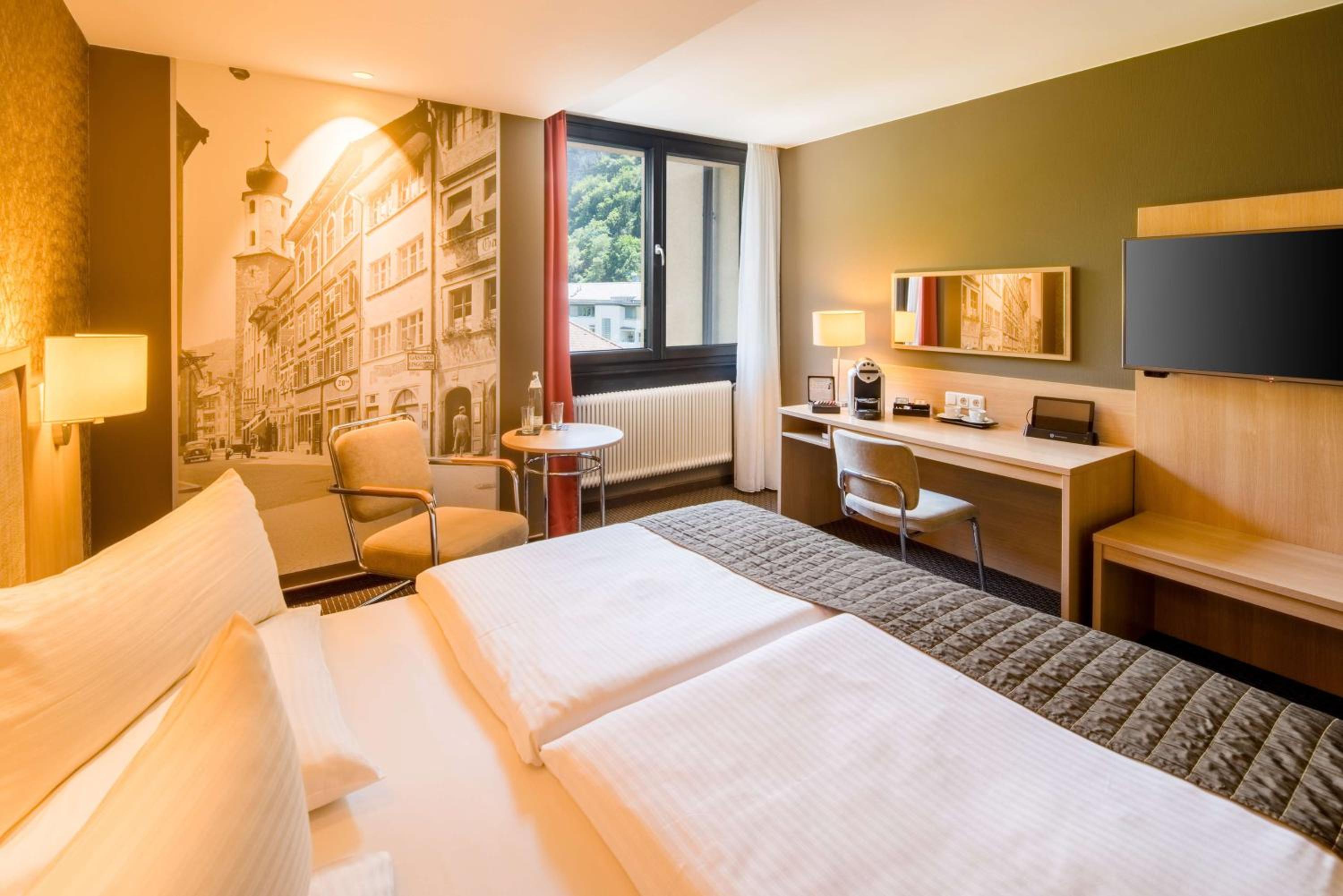 Double Room with 1 King Bed - Photo 6