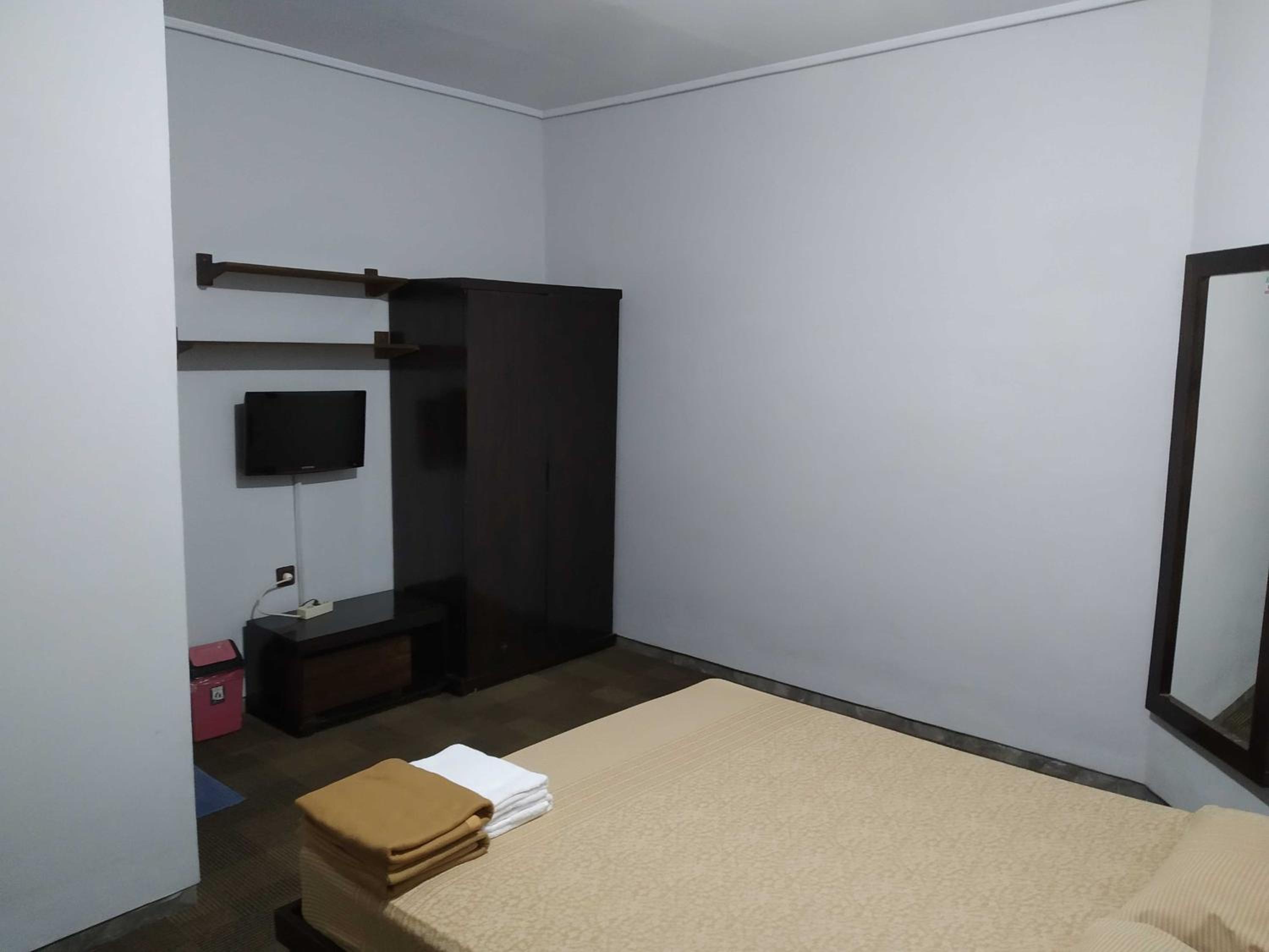 Standard Double Room - Photo 11