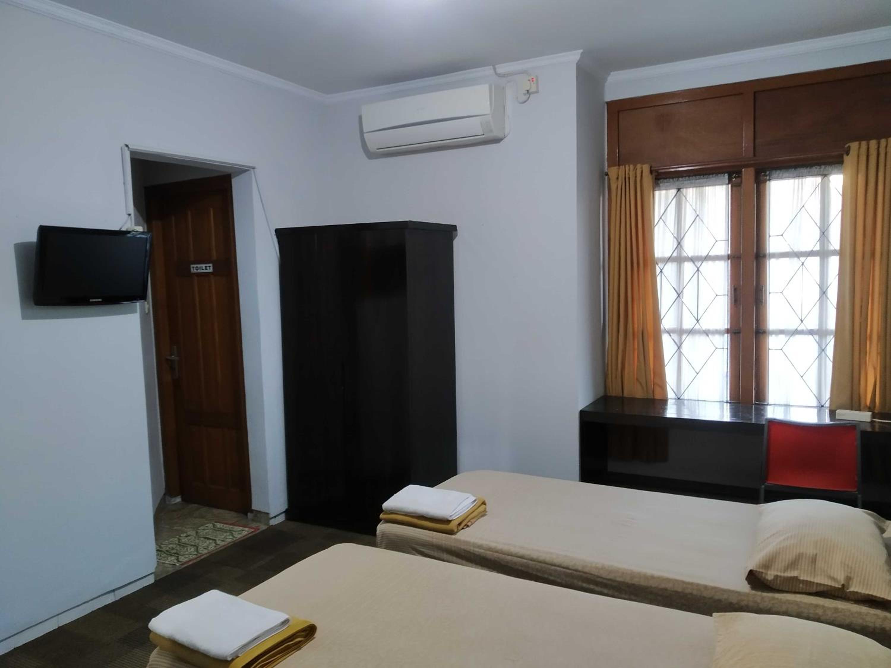 Standard Twin Room - Photo 2
