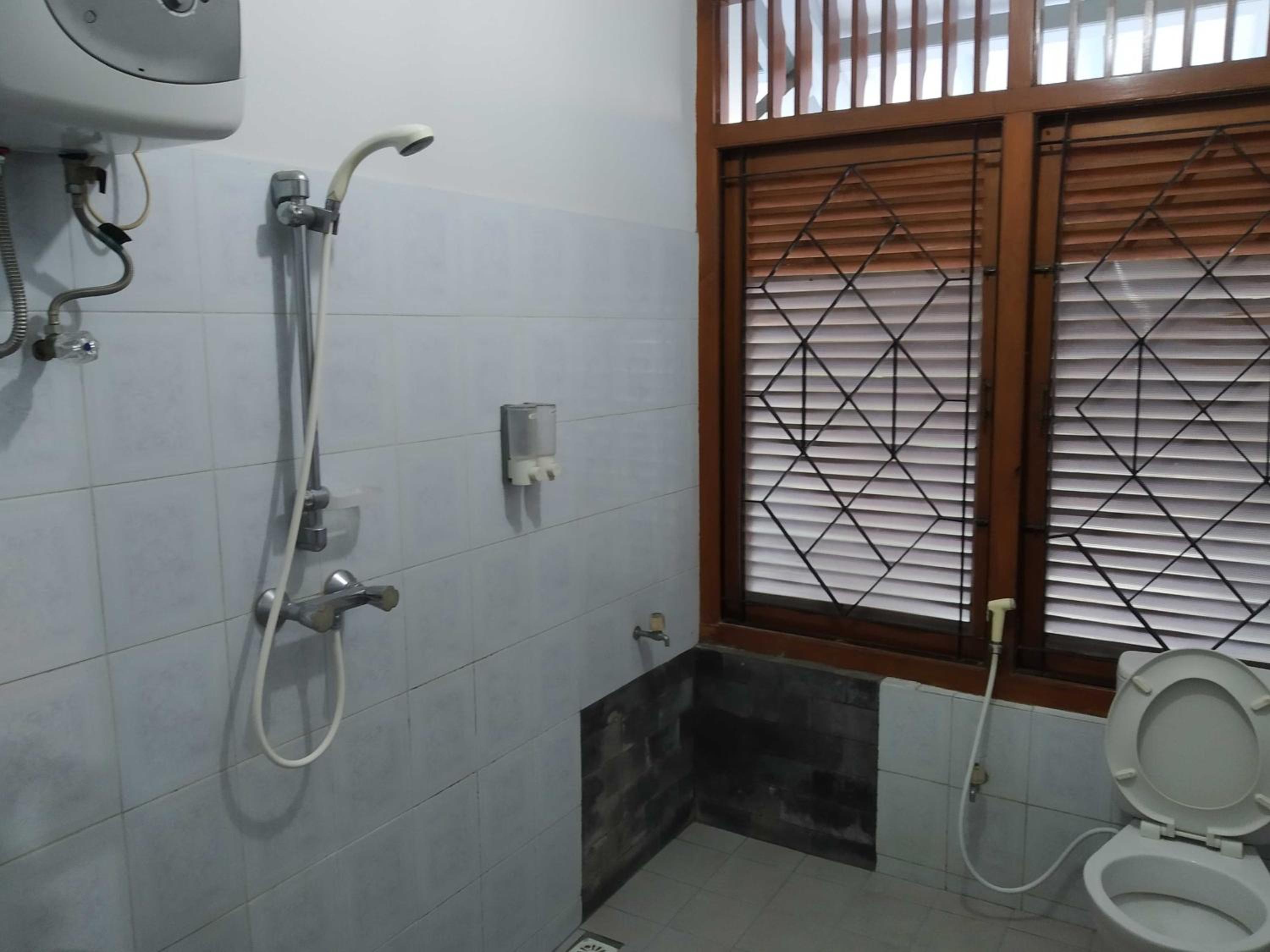 Standard Double Room - Photo 12