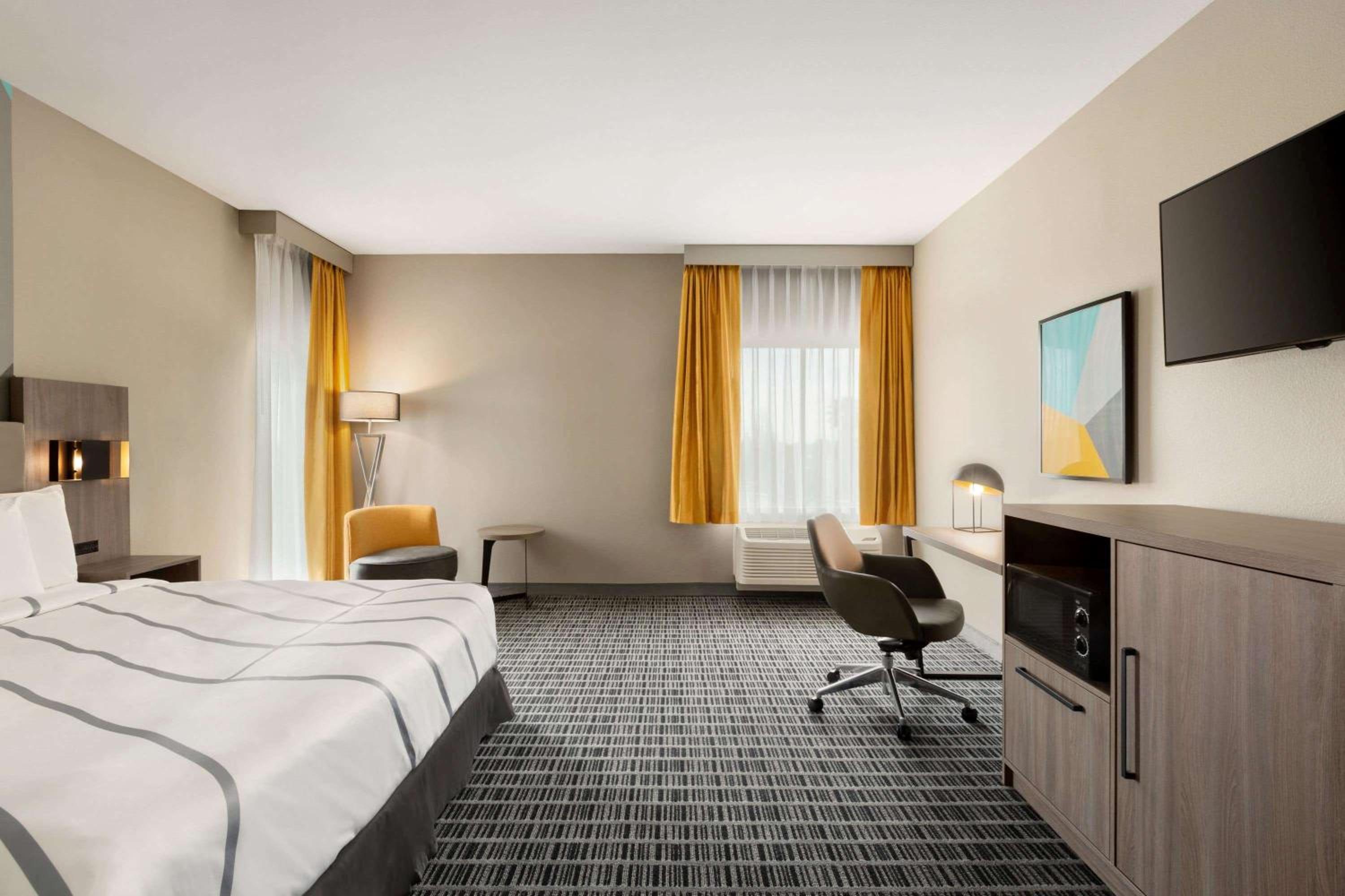 Queen Room with Two Queen Beds and Bath Tub - Mobility Accessible/Non-Smoking - Photo 1