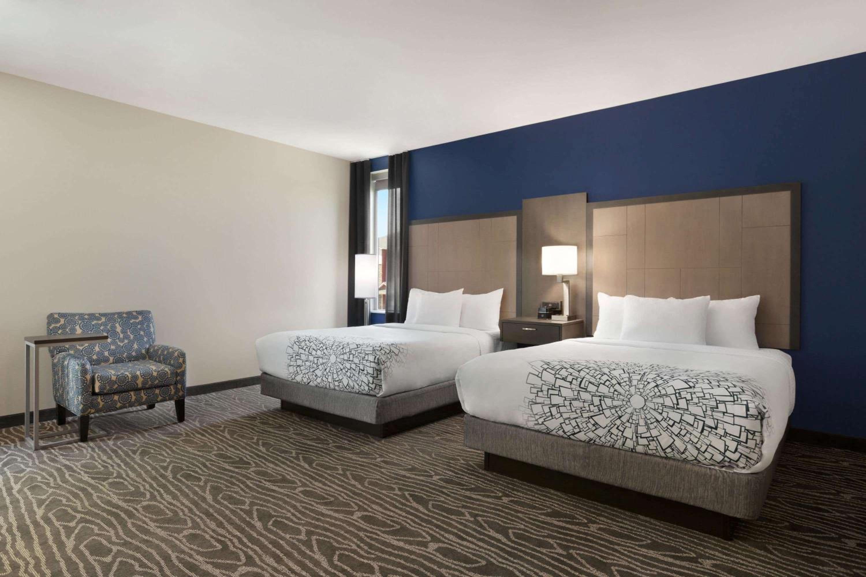 Queen Room with Two Queen Beds - Mobility Access/Non-Smoking photo 2