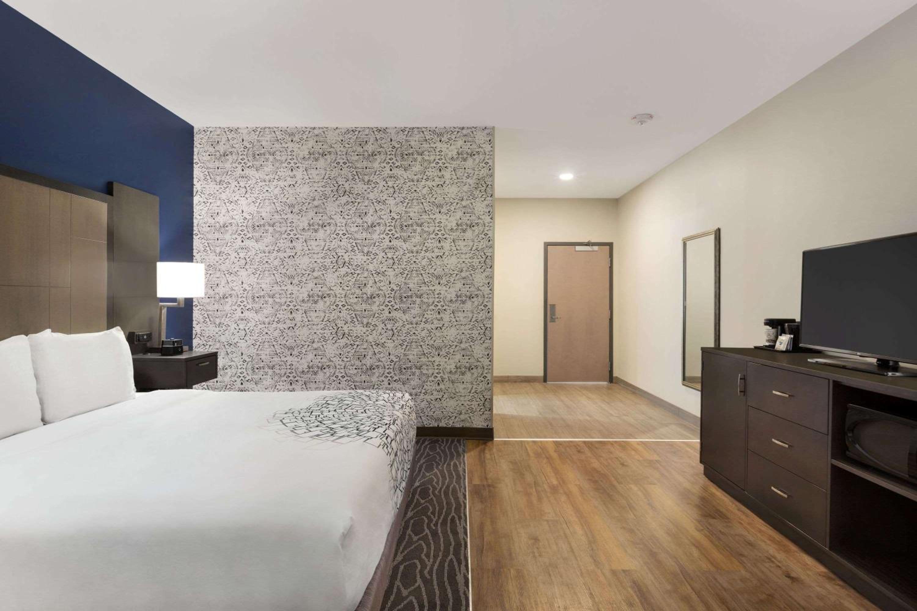 Executive King Room - Mobility Access/Non-Smoking photo 3