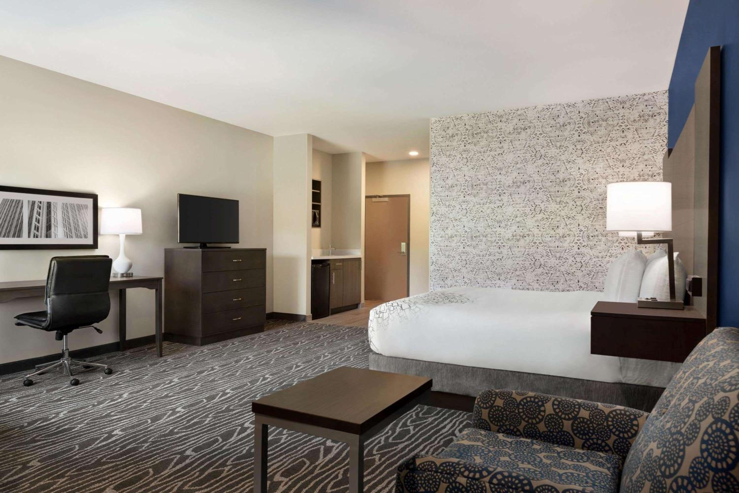 Executive King Room with Sofa Bed photo 2