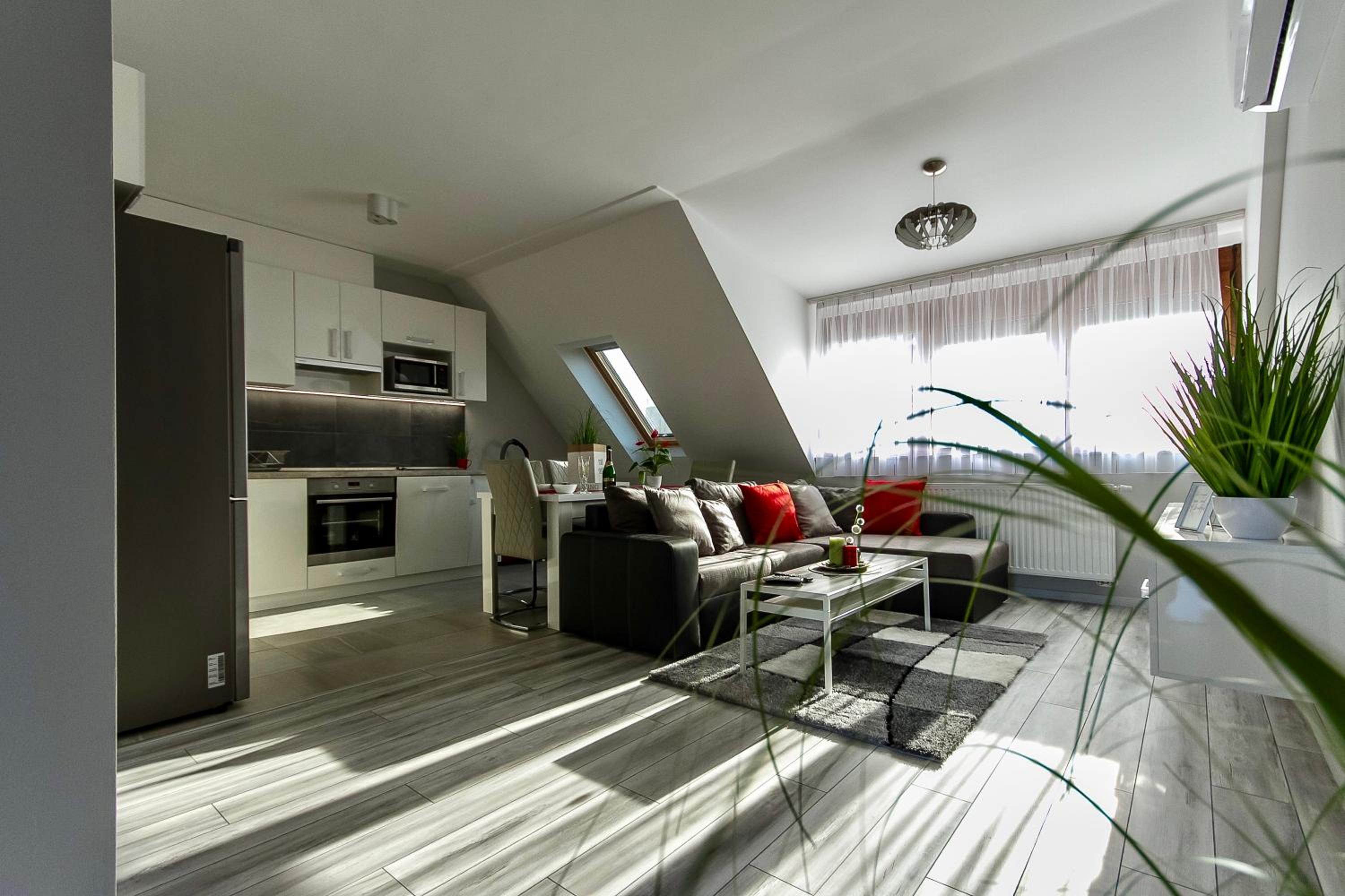 Apartment - Upper Floor - Photo 1
