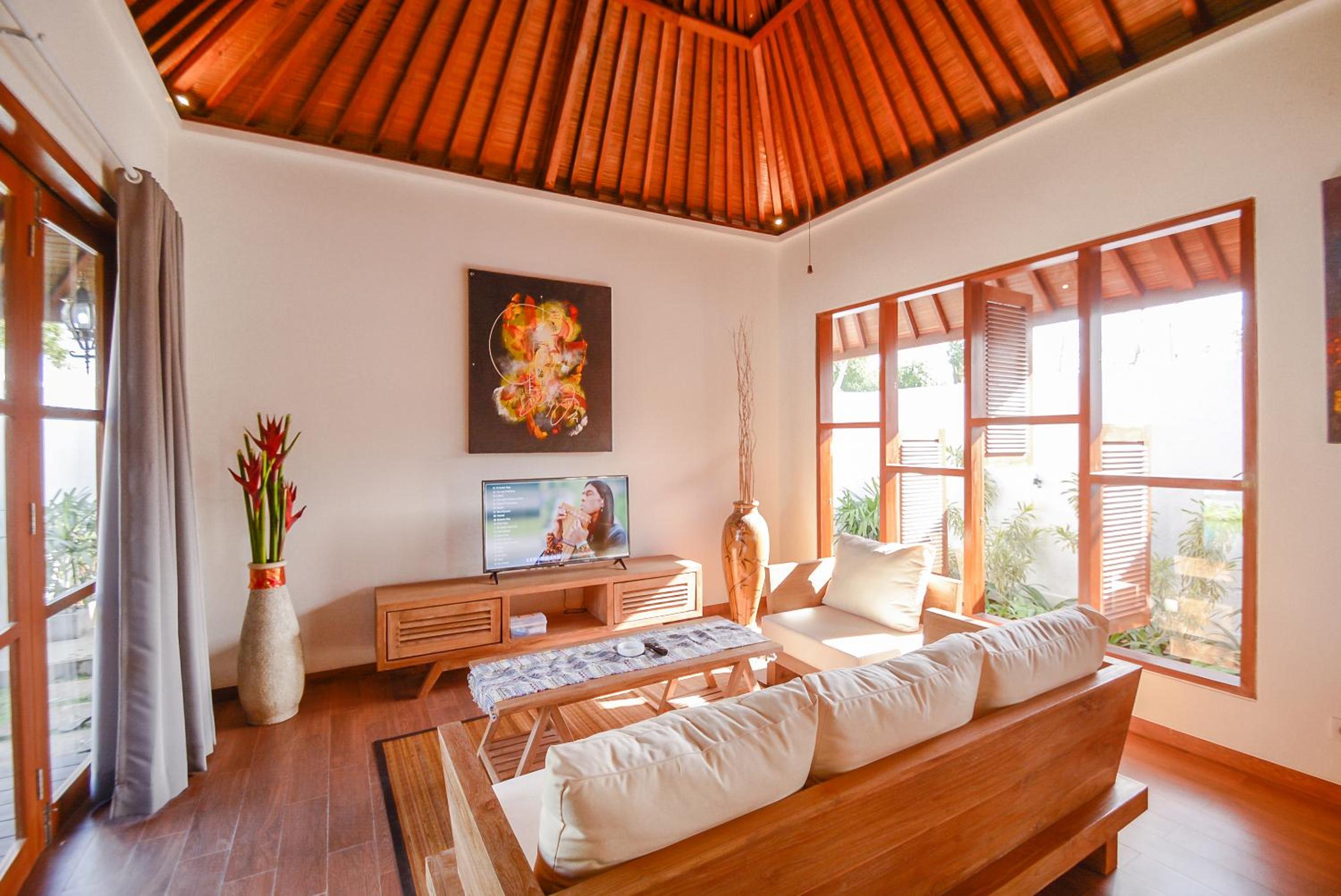 Three-Bedroom Villa - Photo 9