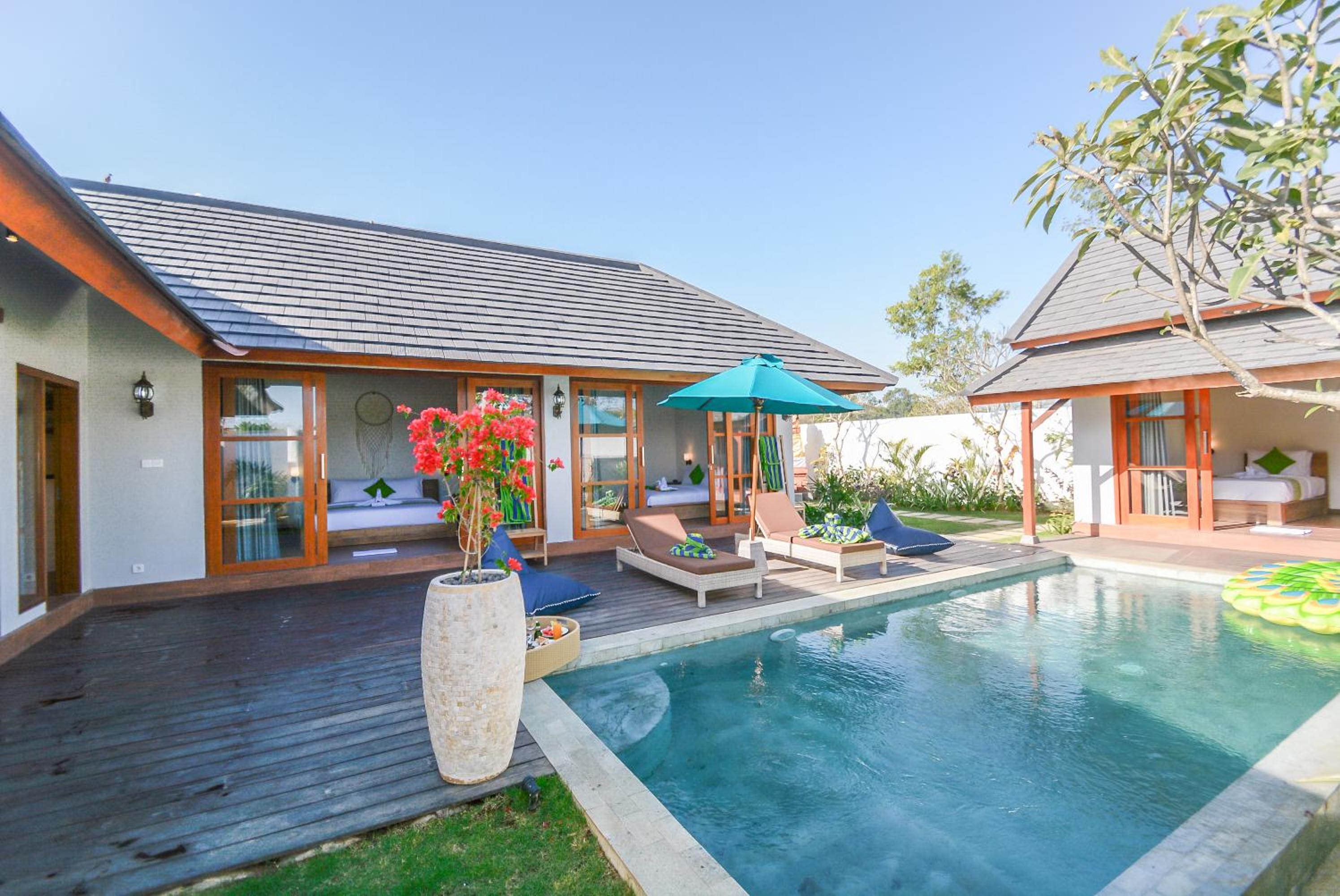 Three-Bedroom Villa - Photo 2