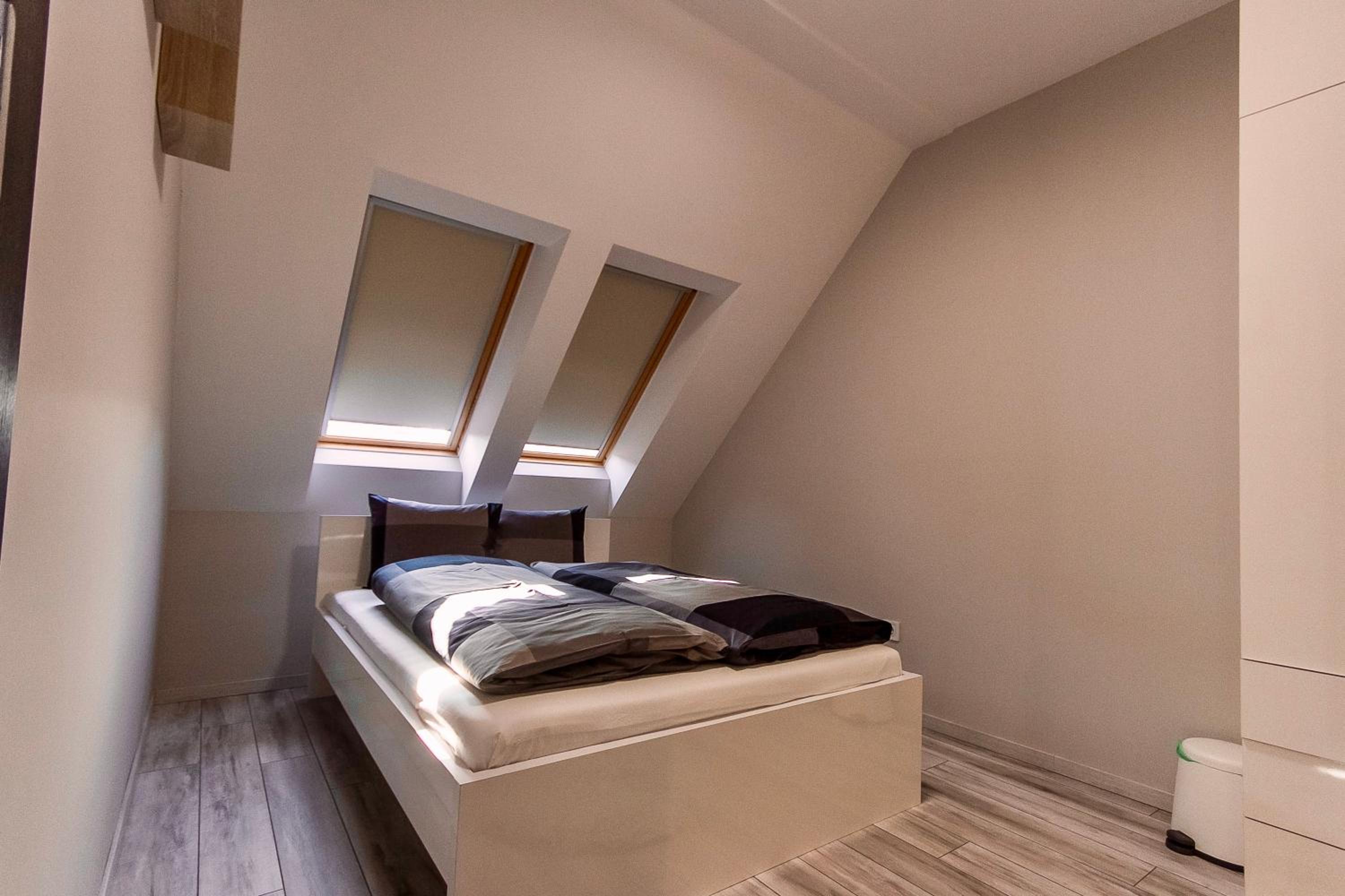 Apartment - Upper Floor - Photo 14
