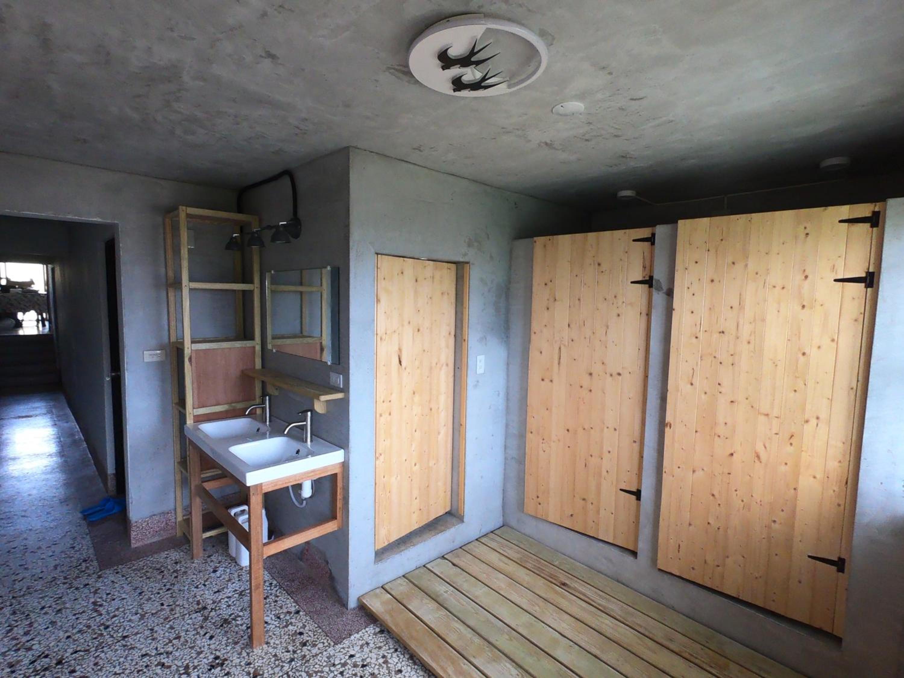 Single Room with Shared Bathroom photo 3