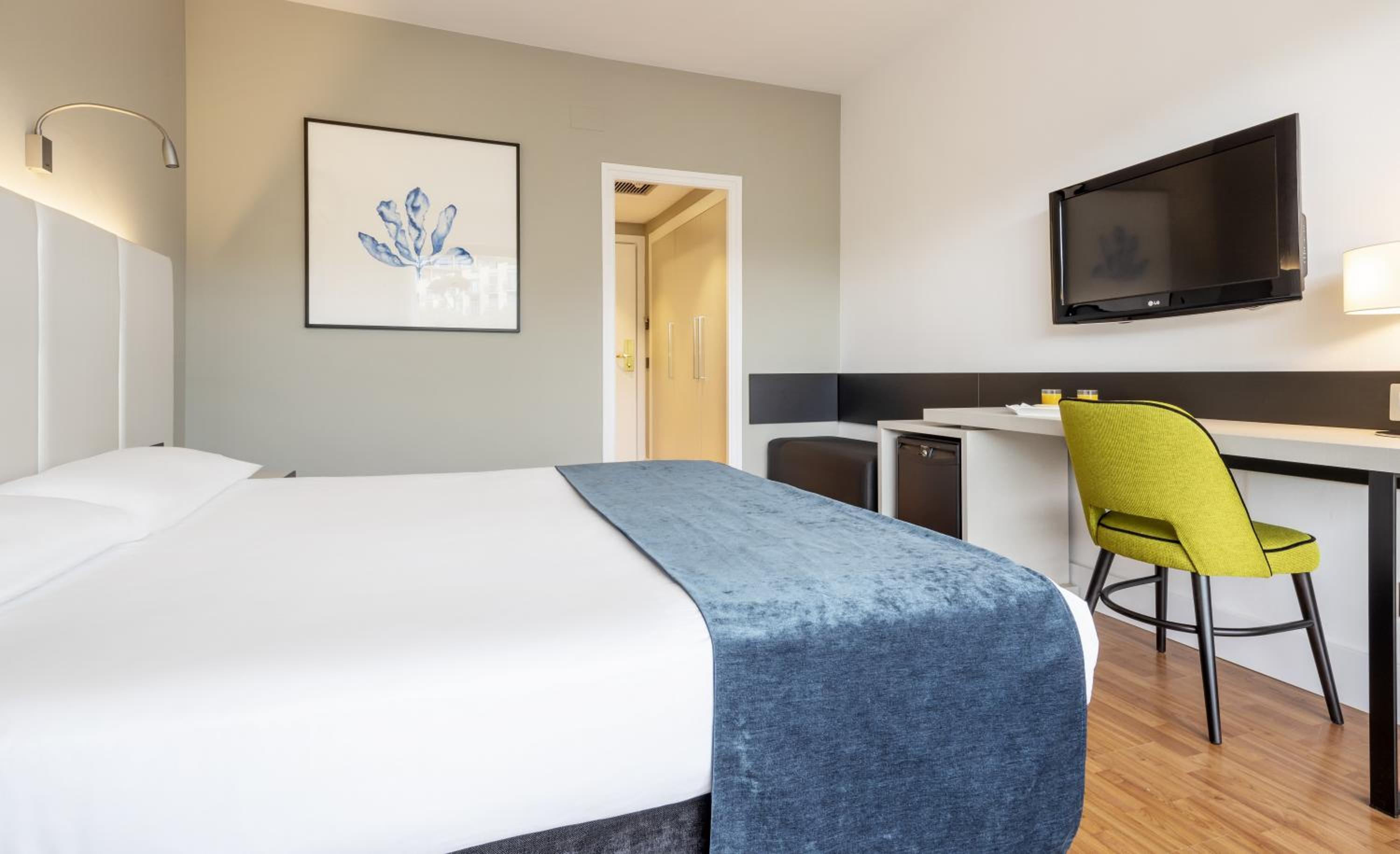 Double or Twin Room - Photo 11