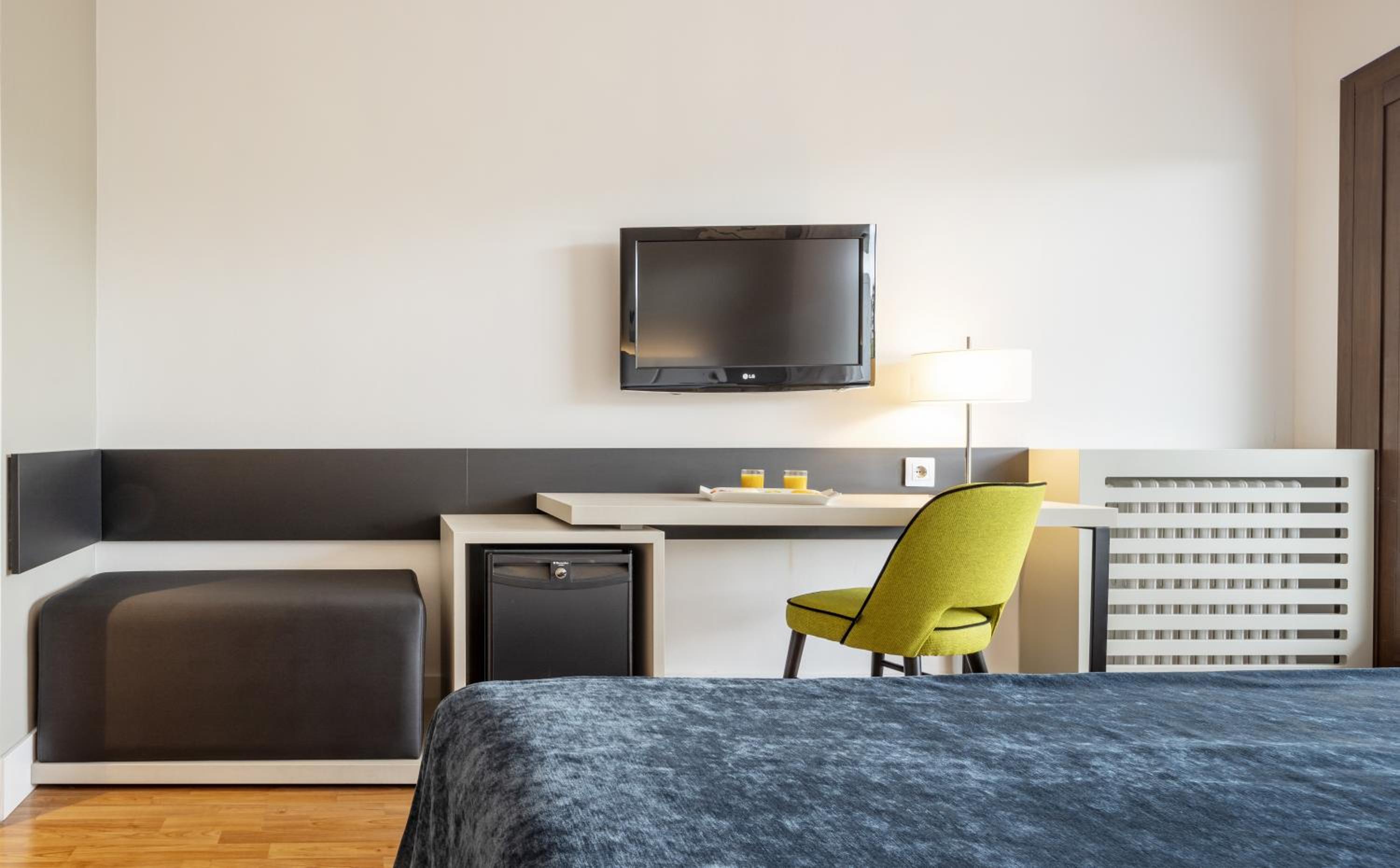Double or Twin Room - Photo 6