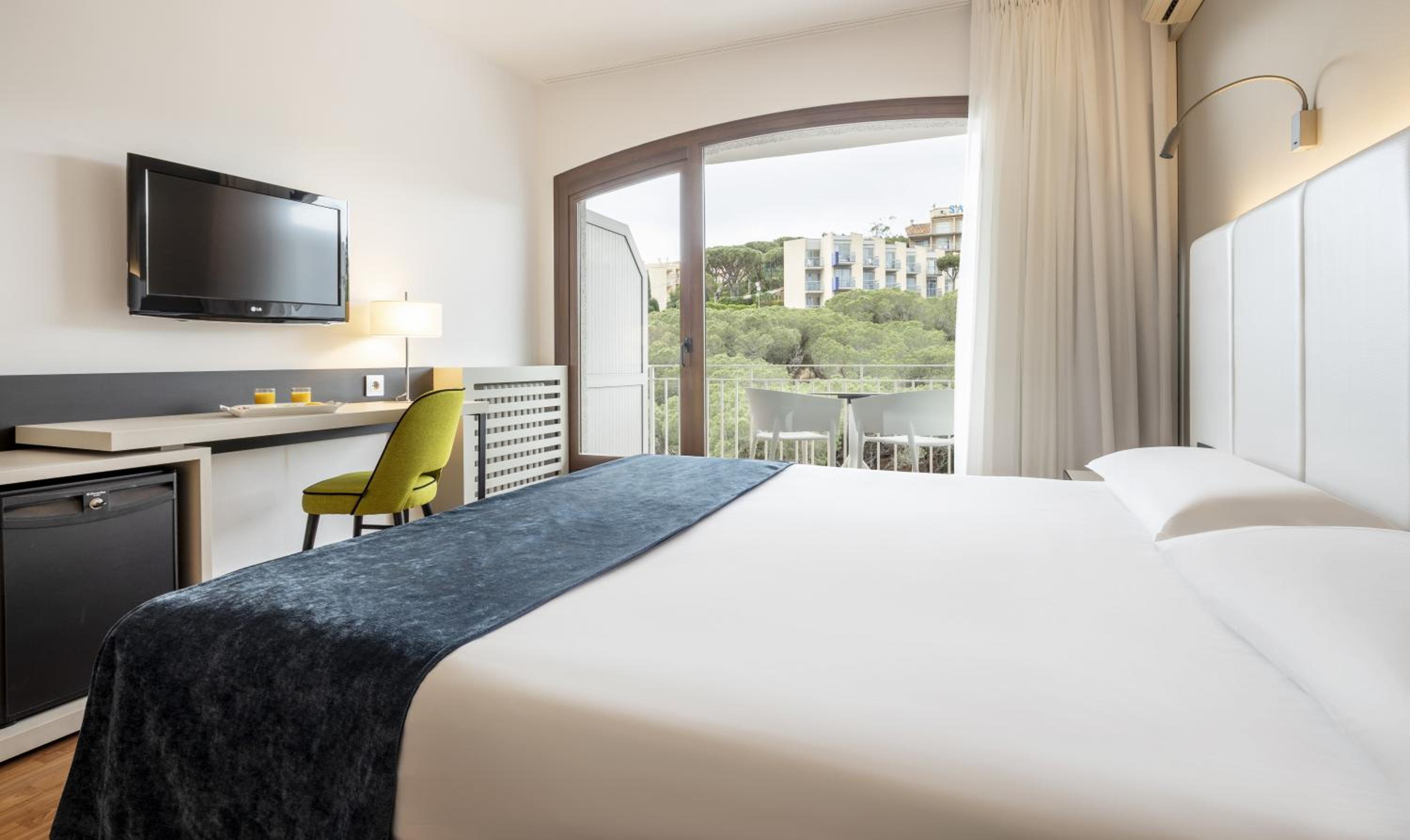 Double or Twin Room - Photo 4