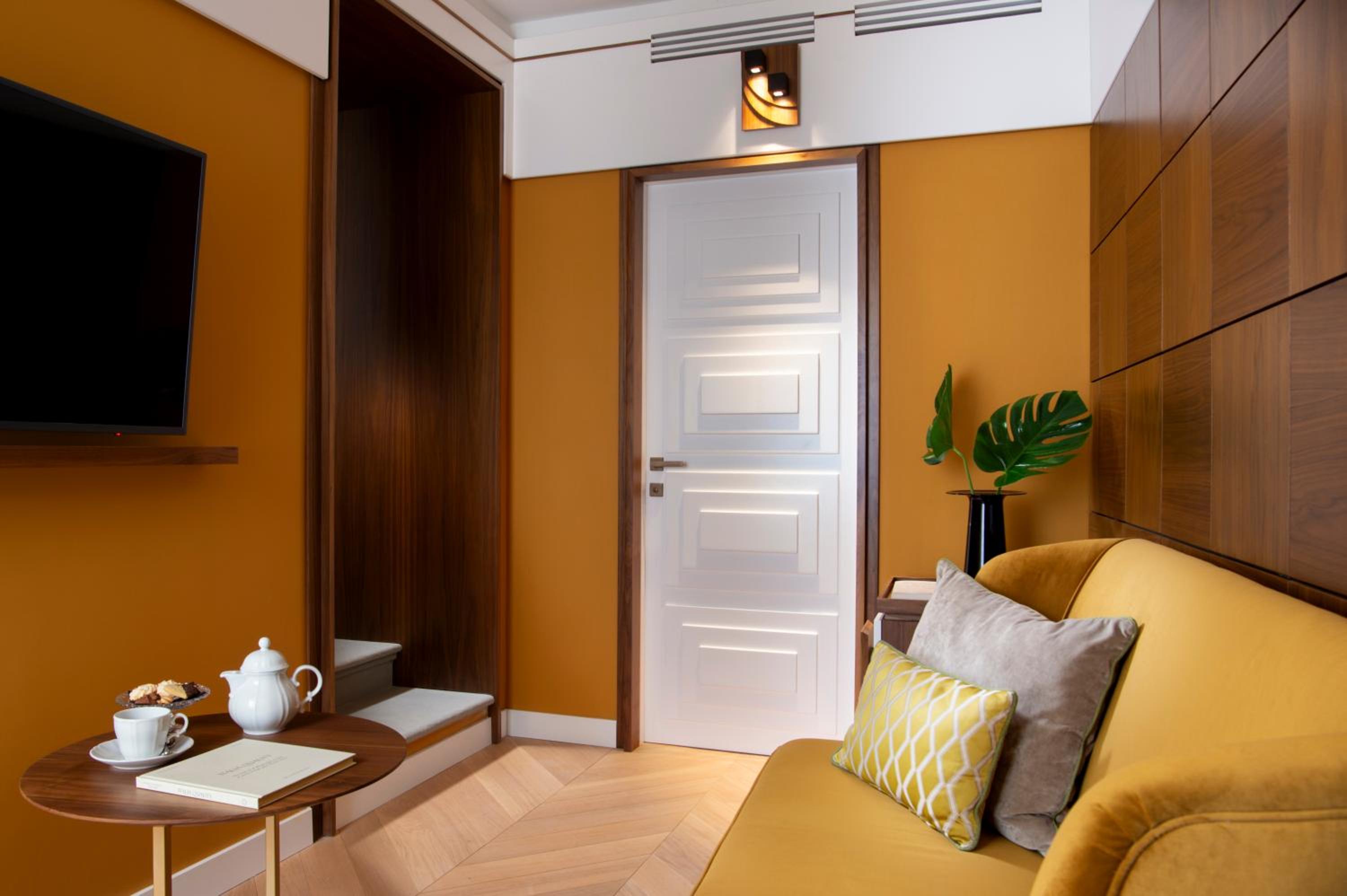 One-Bedroom Suite - Photo 8
