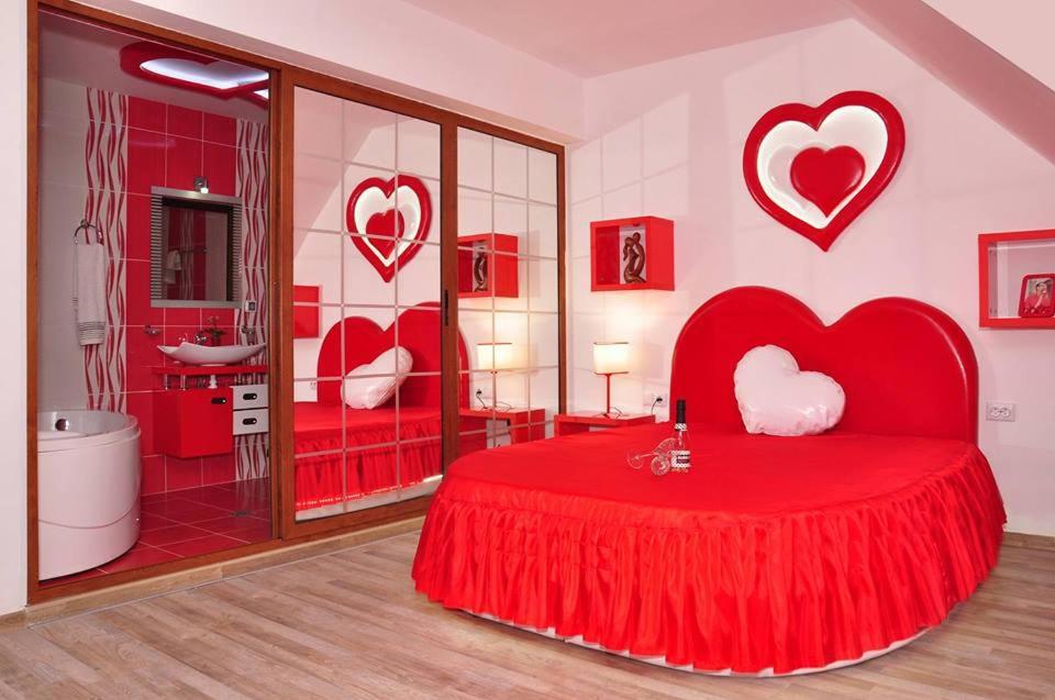 Deluxe Double Room with Balcony - Love - Photo 3