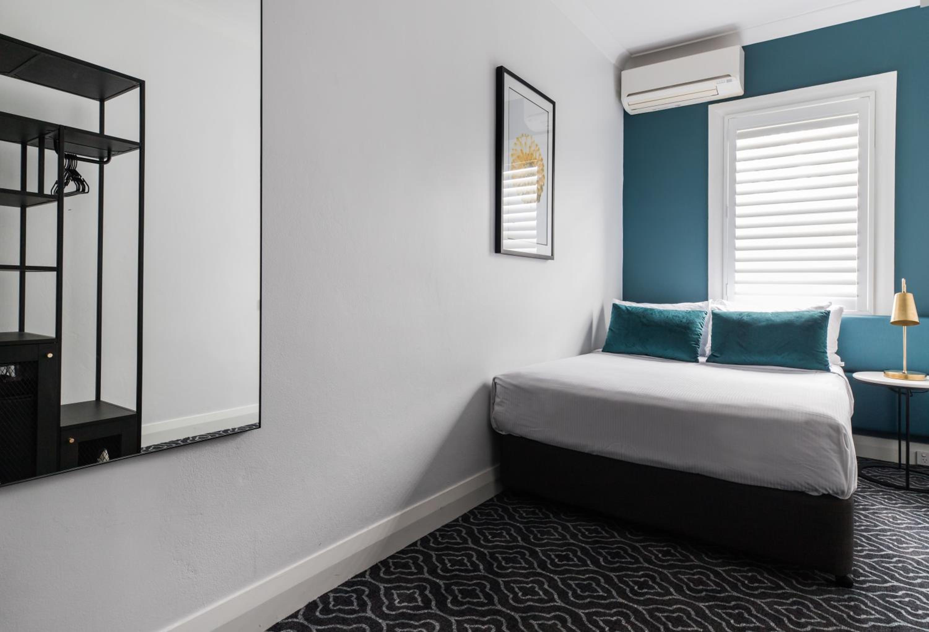 Available room thumbnail 5