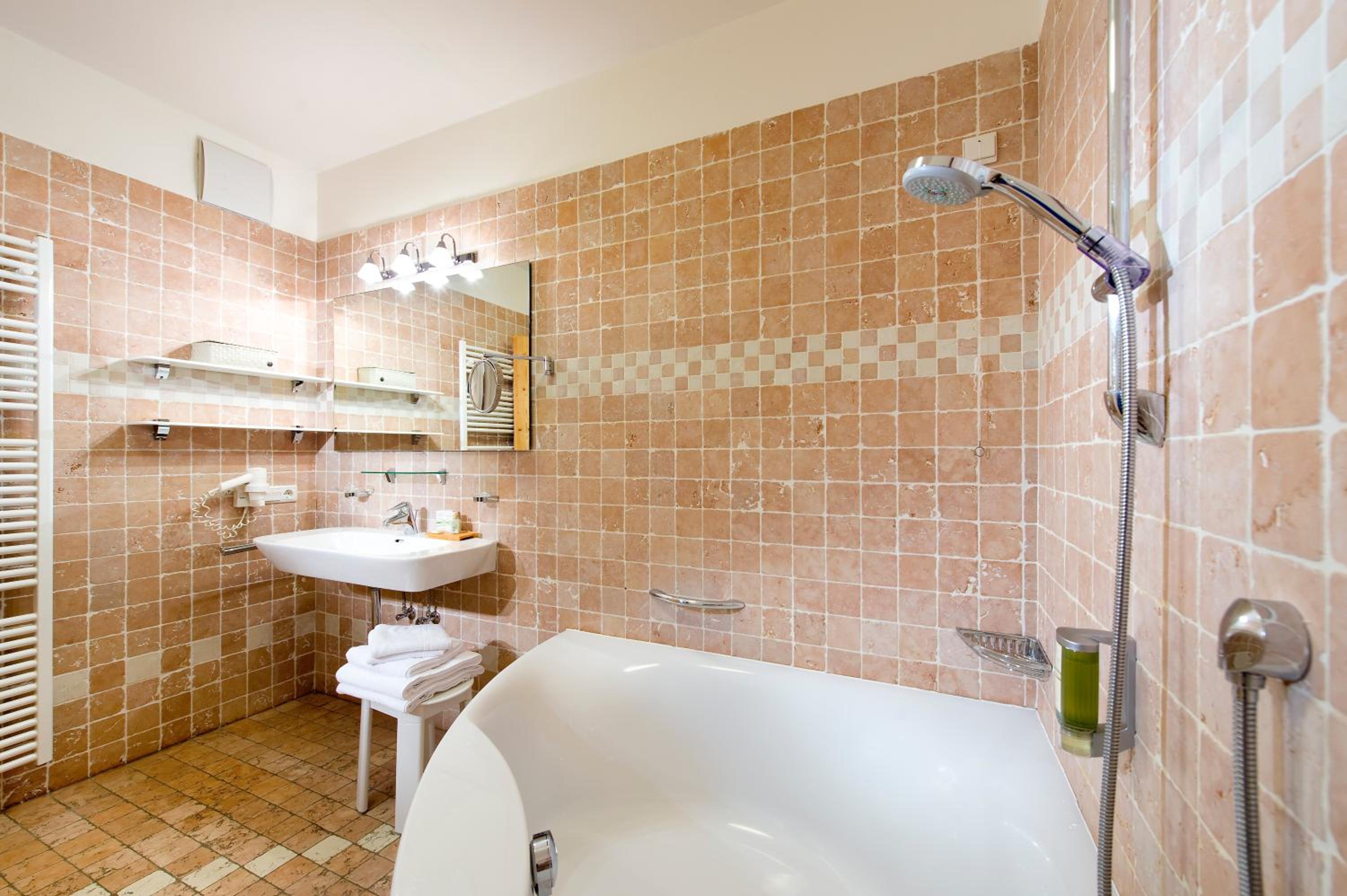 Suite with Mountain View - Photo 12