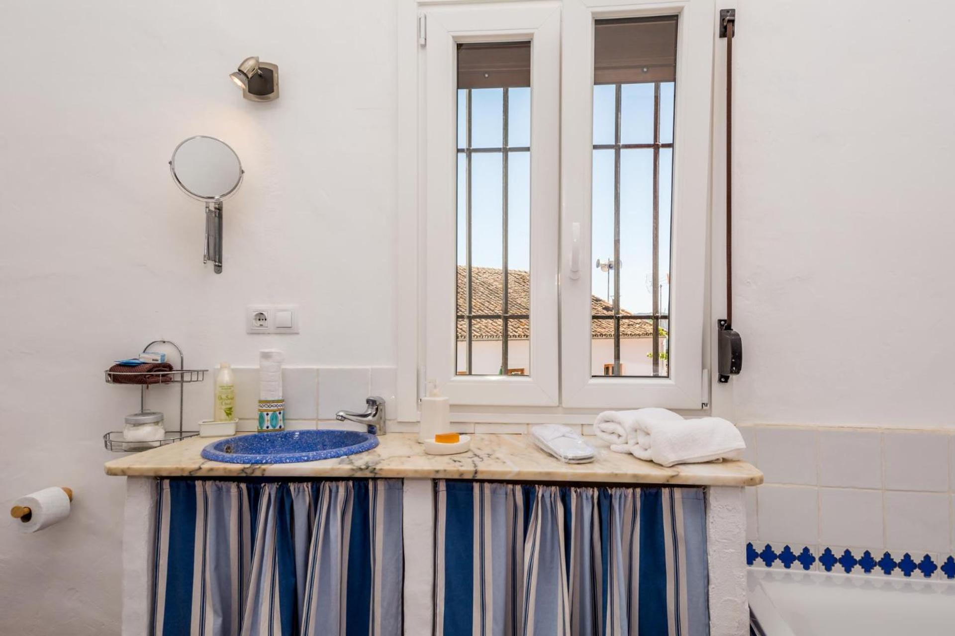 Double Room with Private Bathroom photo 3
