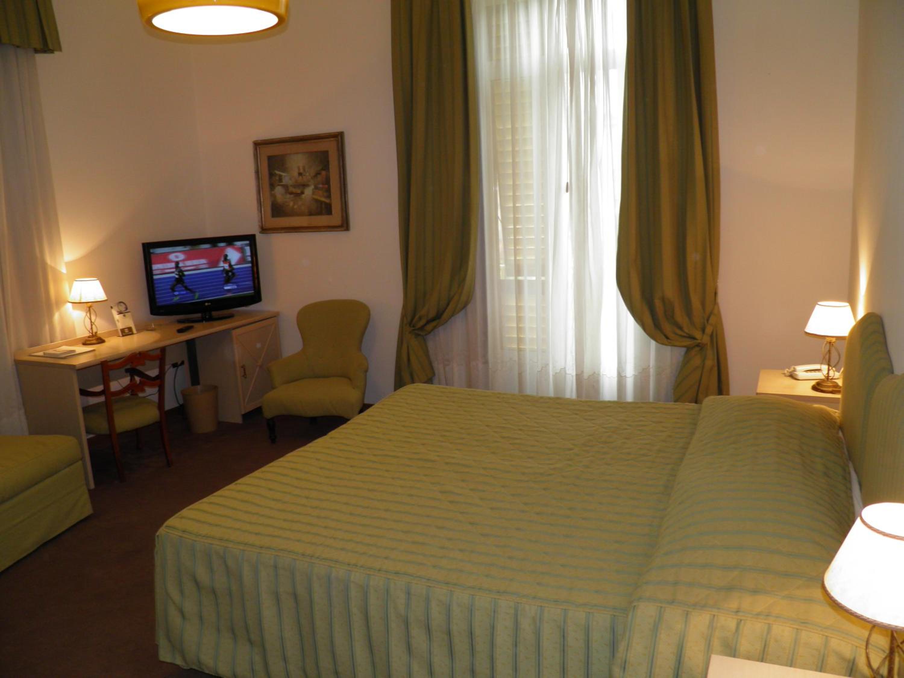 Quadruple Room - Photo 4