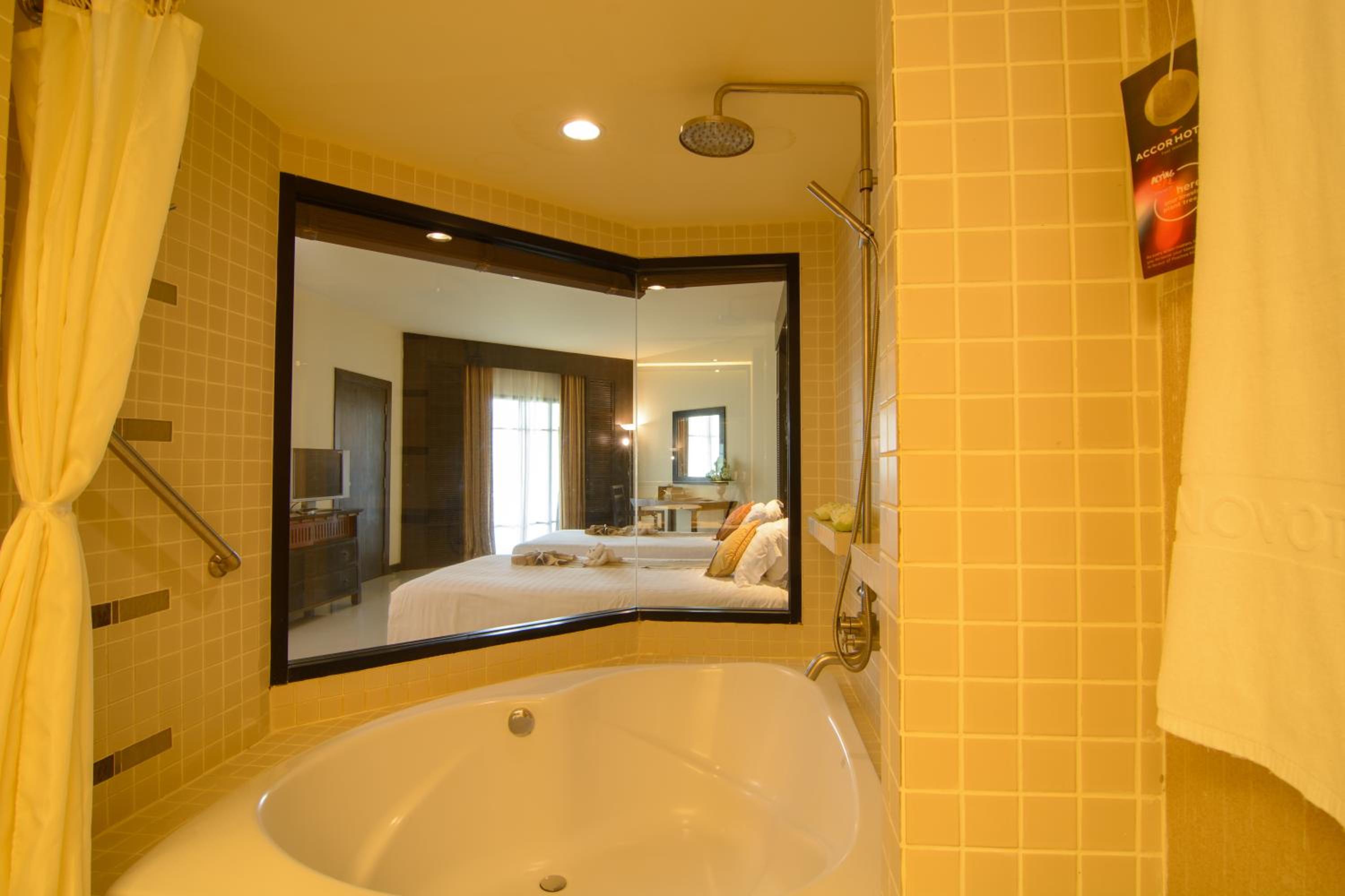 Superior Twin Room with Pool View - Photo 3