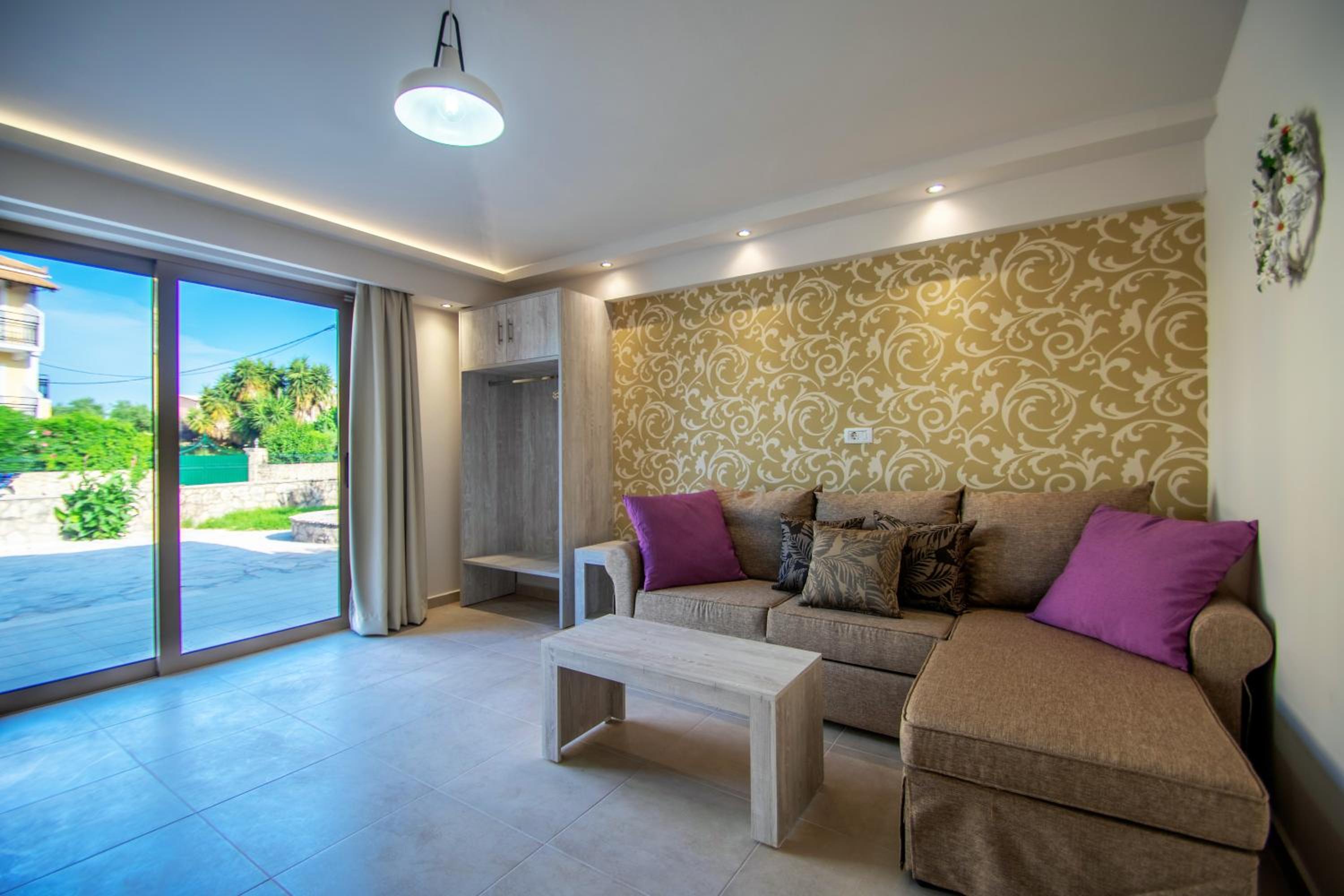 Deluxe King Suite