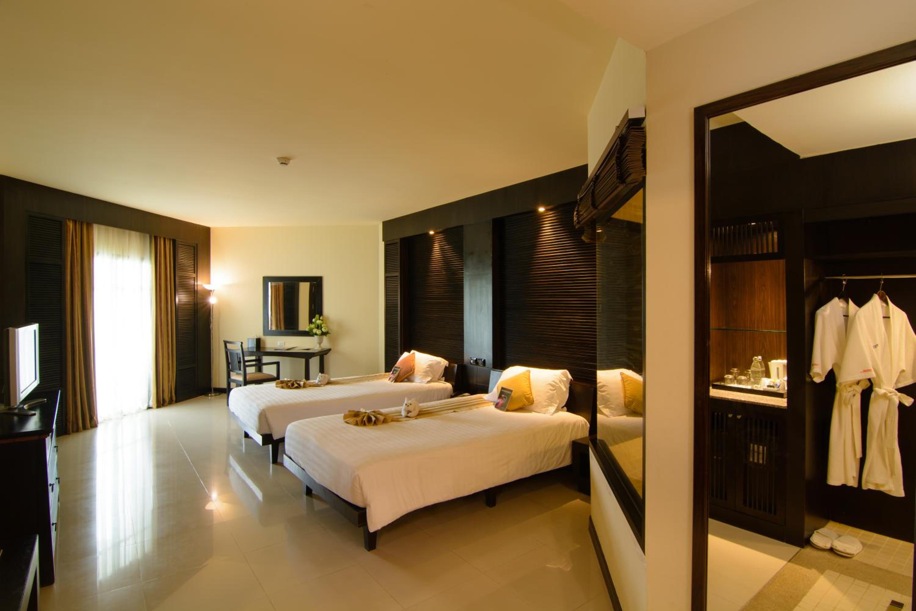 Superior Twin Room with Pool View - Photo 1