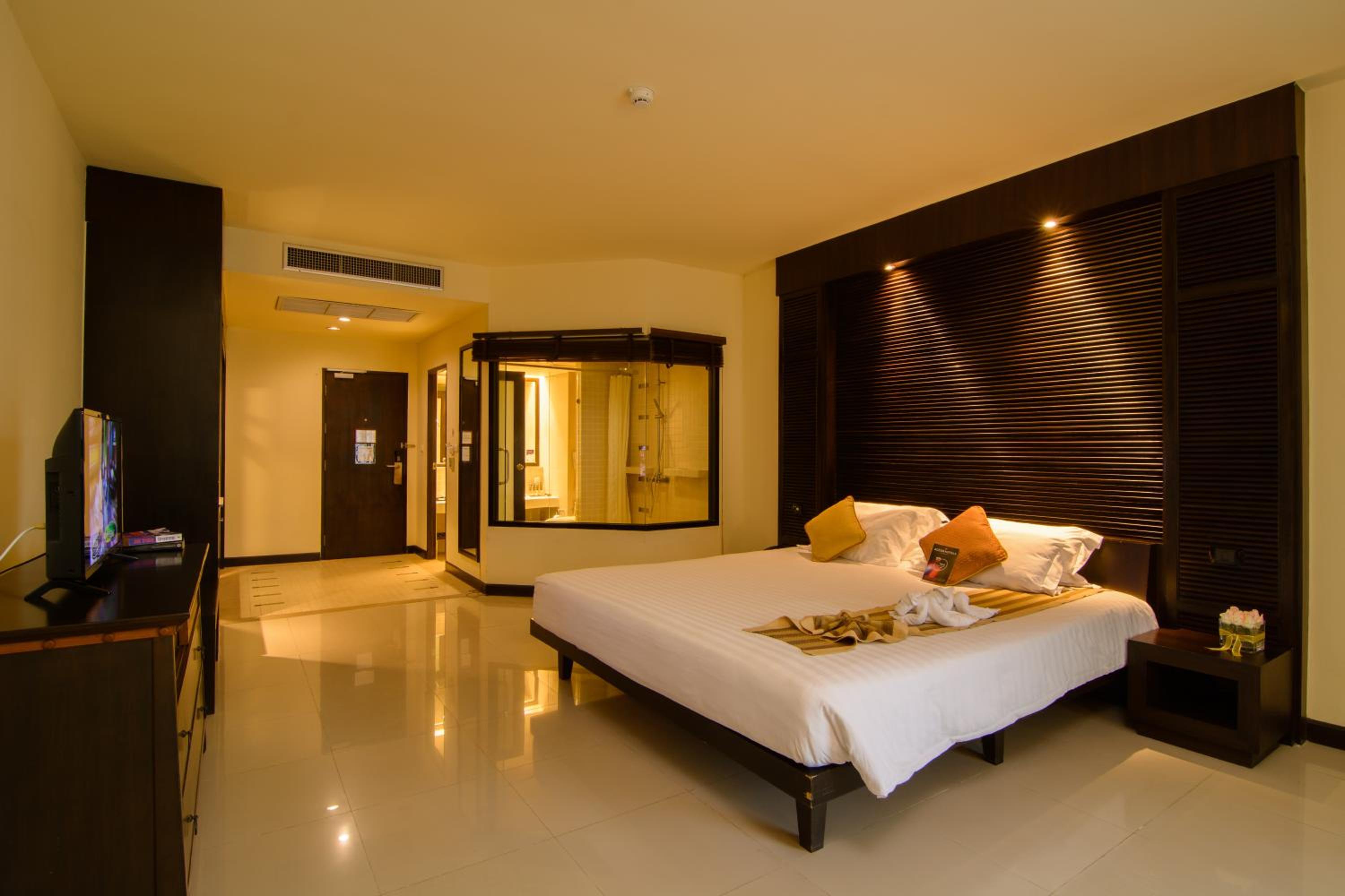 Superior King Room with Garden View - Photo 3