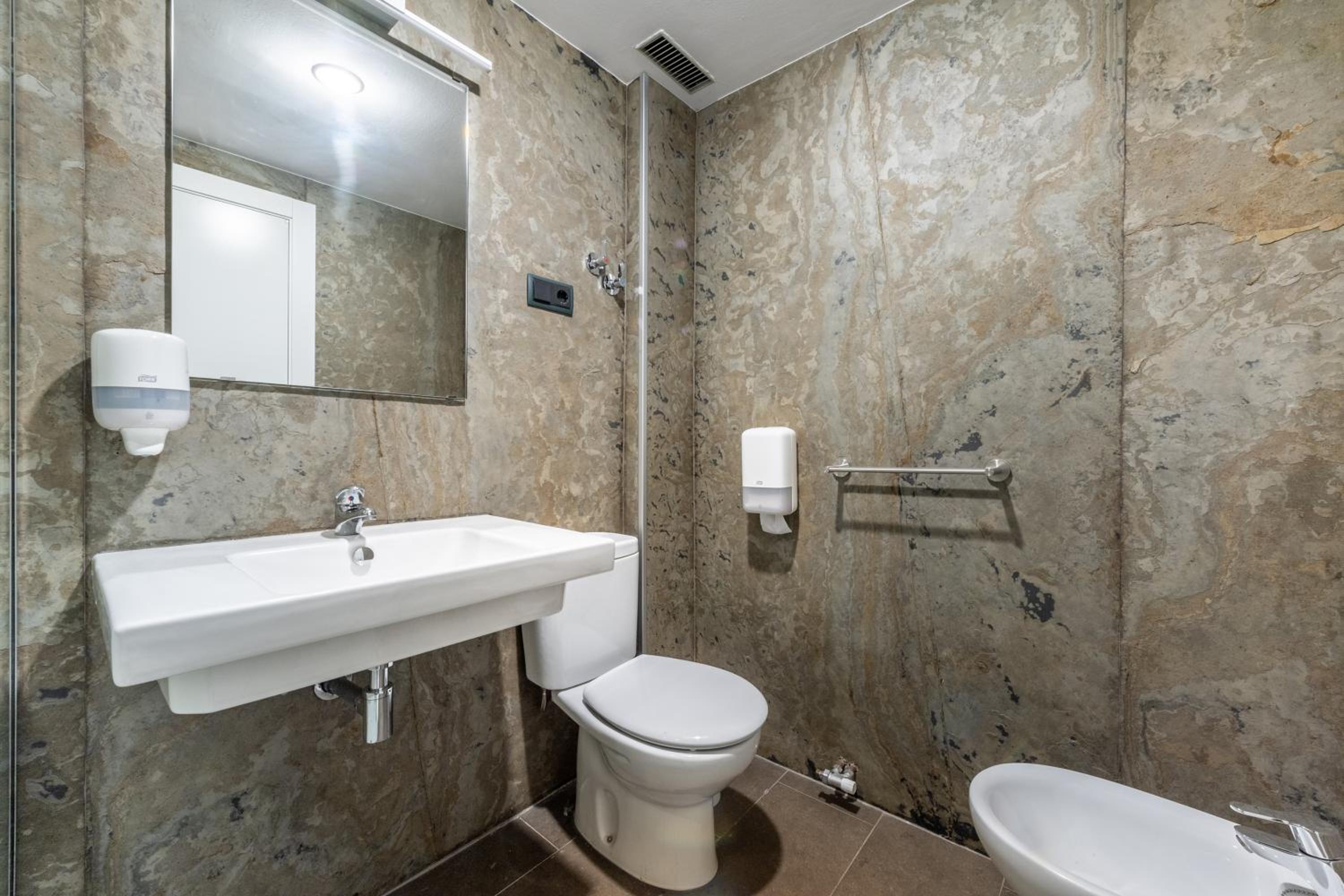 Superior Double or Twin Room with Balcony with mountain view - Photo 28