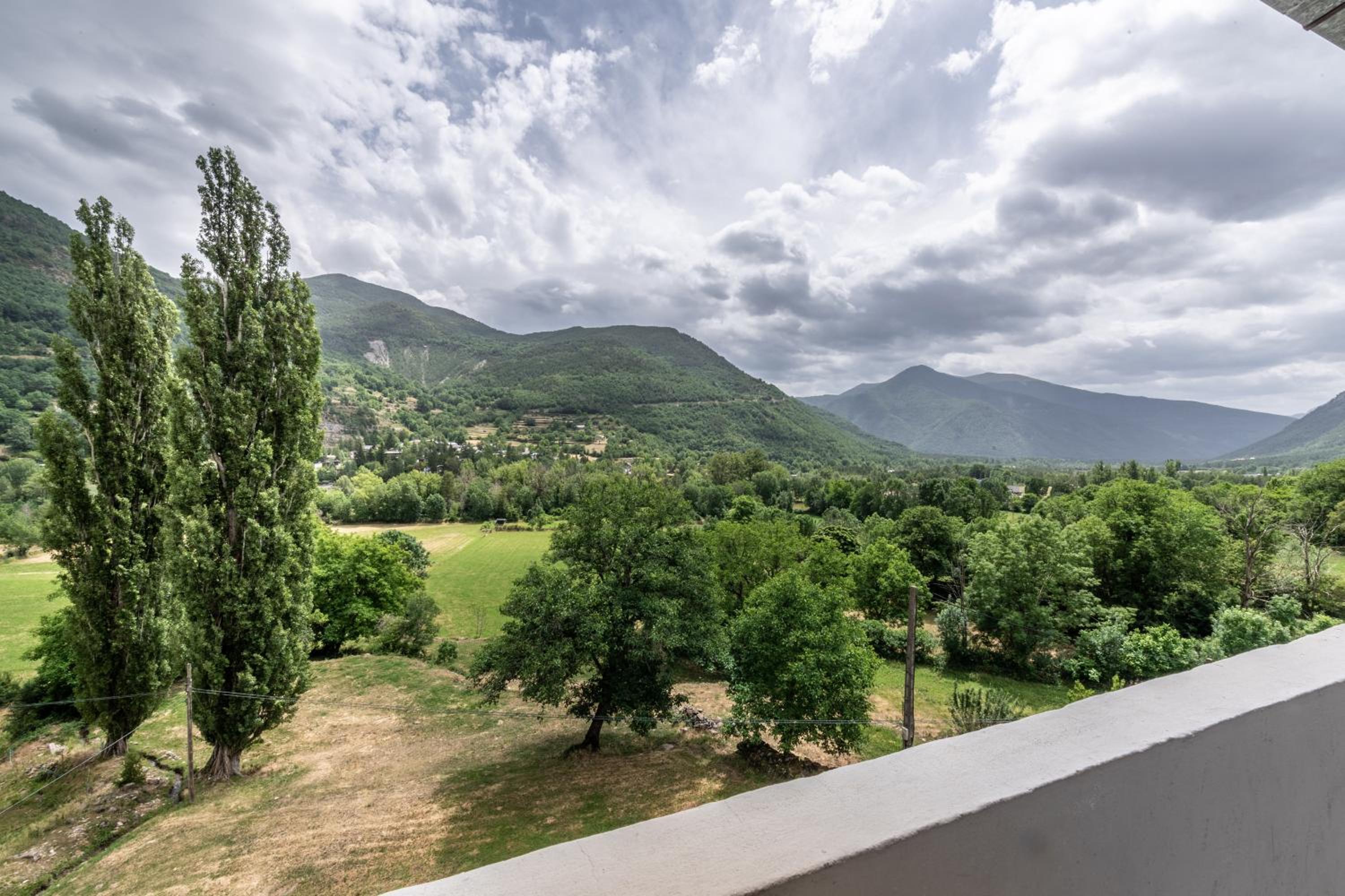 Superior Double or Twin Room with Balcony with mountain view - Photo 17