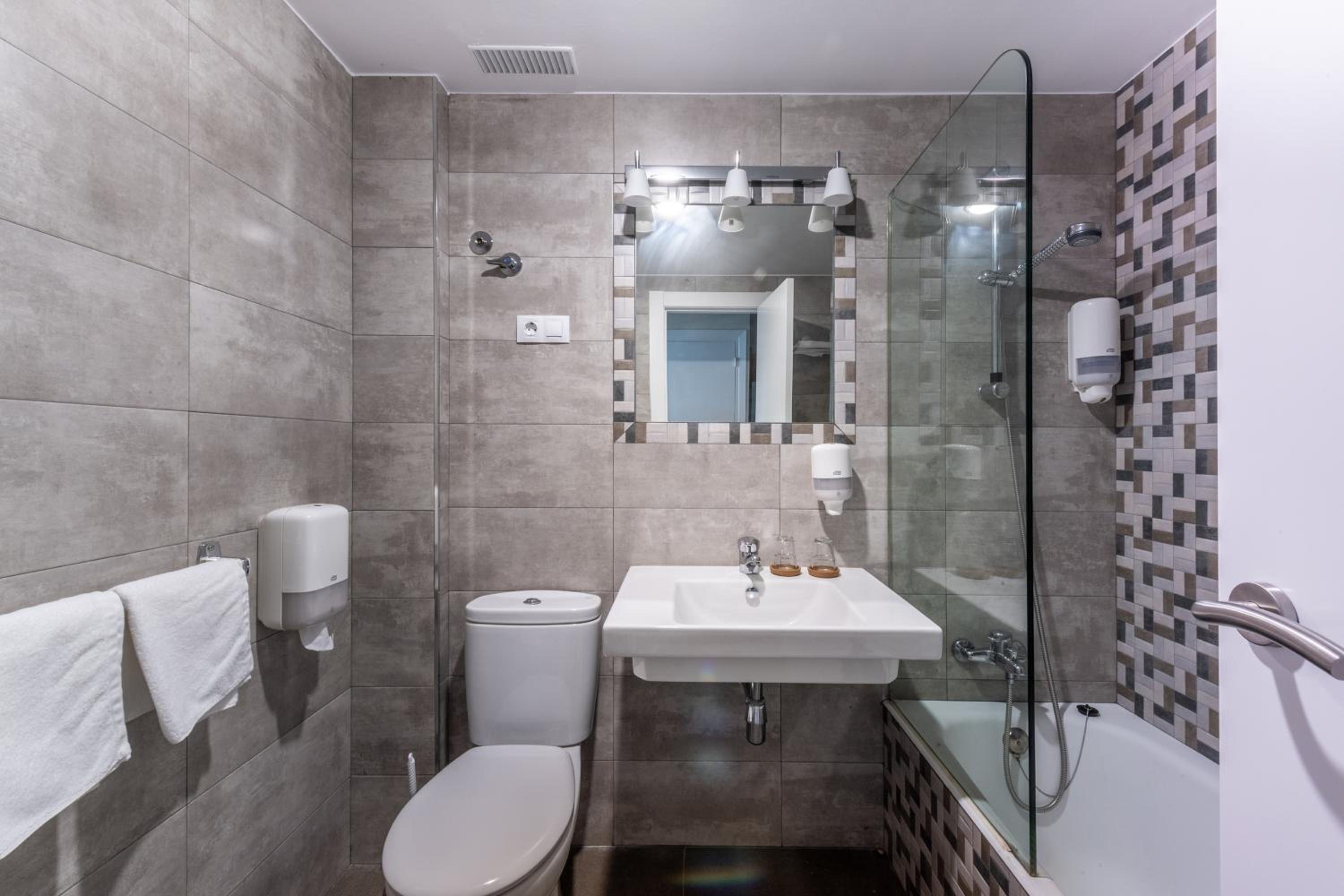Superior Double or Twin Room with Balcony with mountain view - Photo 13
