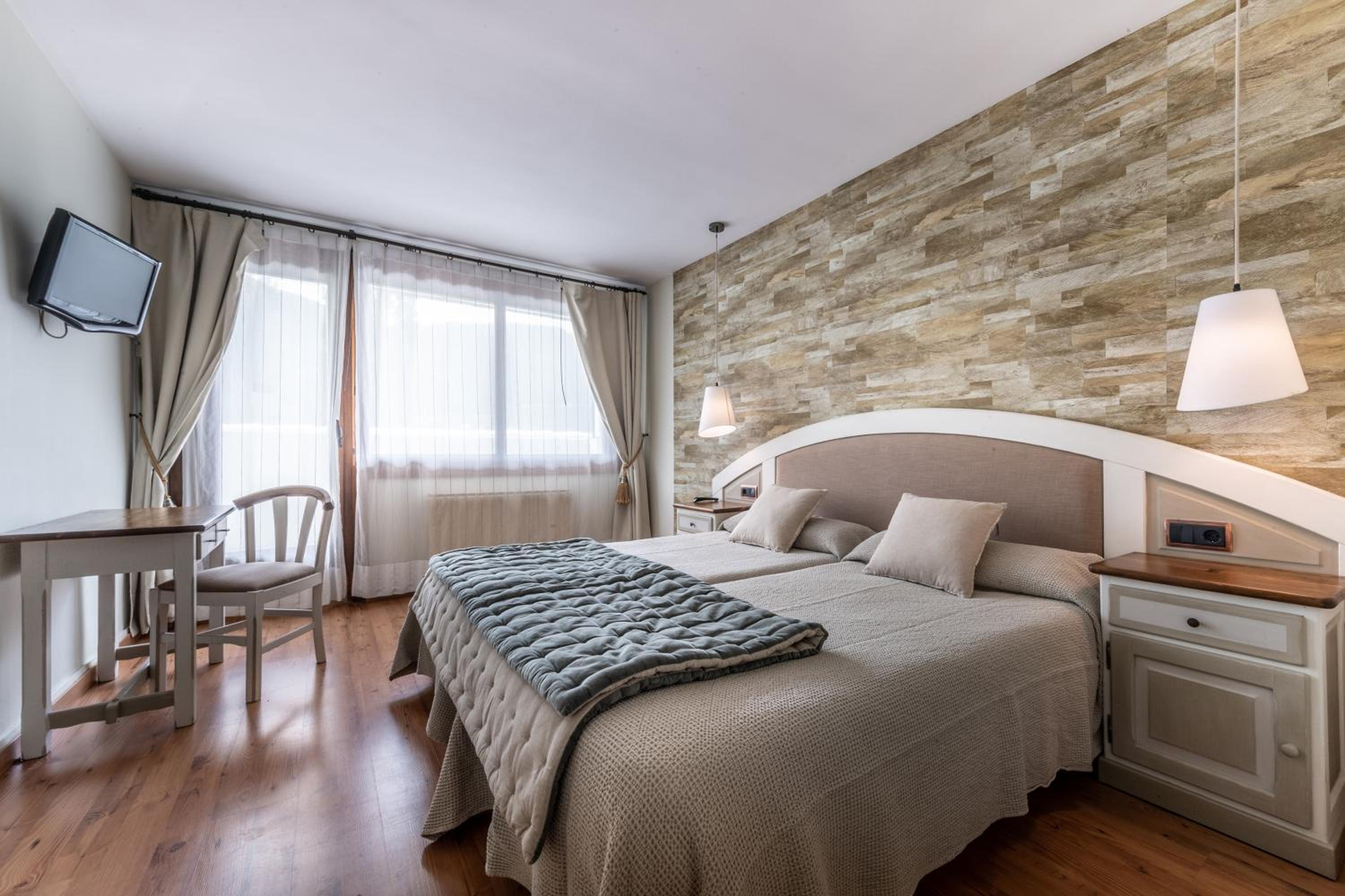Superior Double or Twin Room with Balcony with mountain view - Photo 40