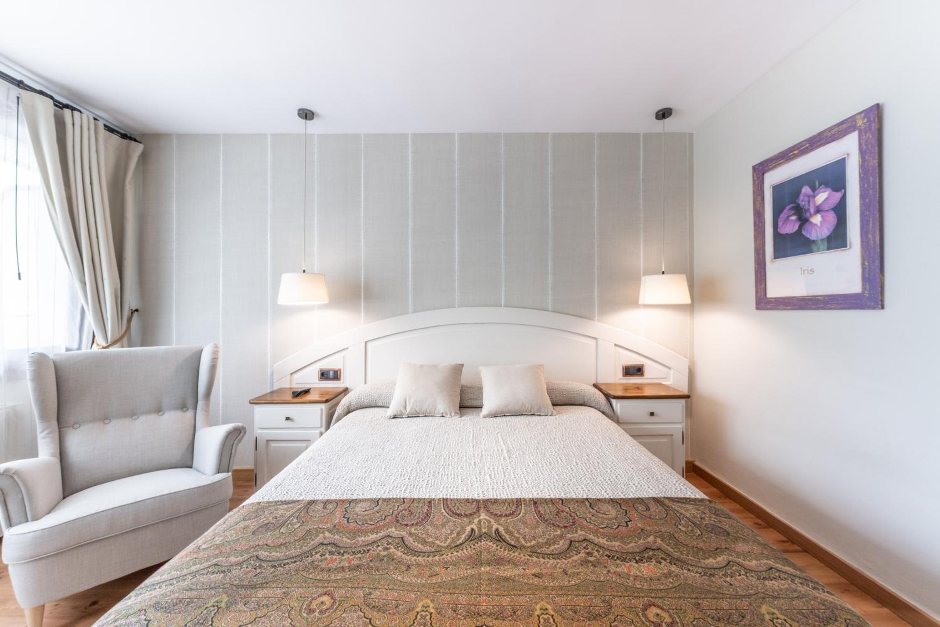 Superior Double or Twin Room with Balcony with mountain view - Photo 16
