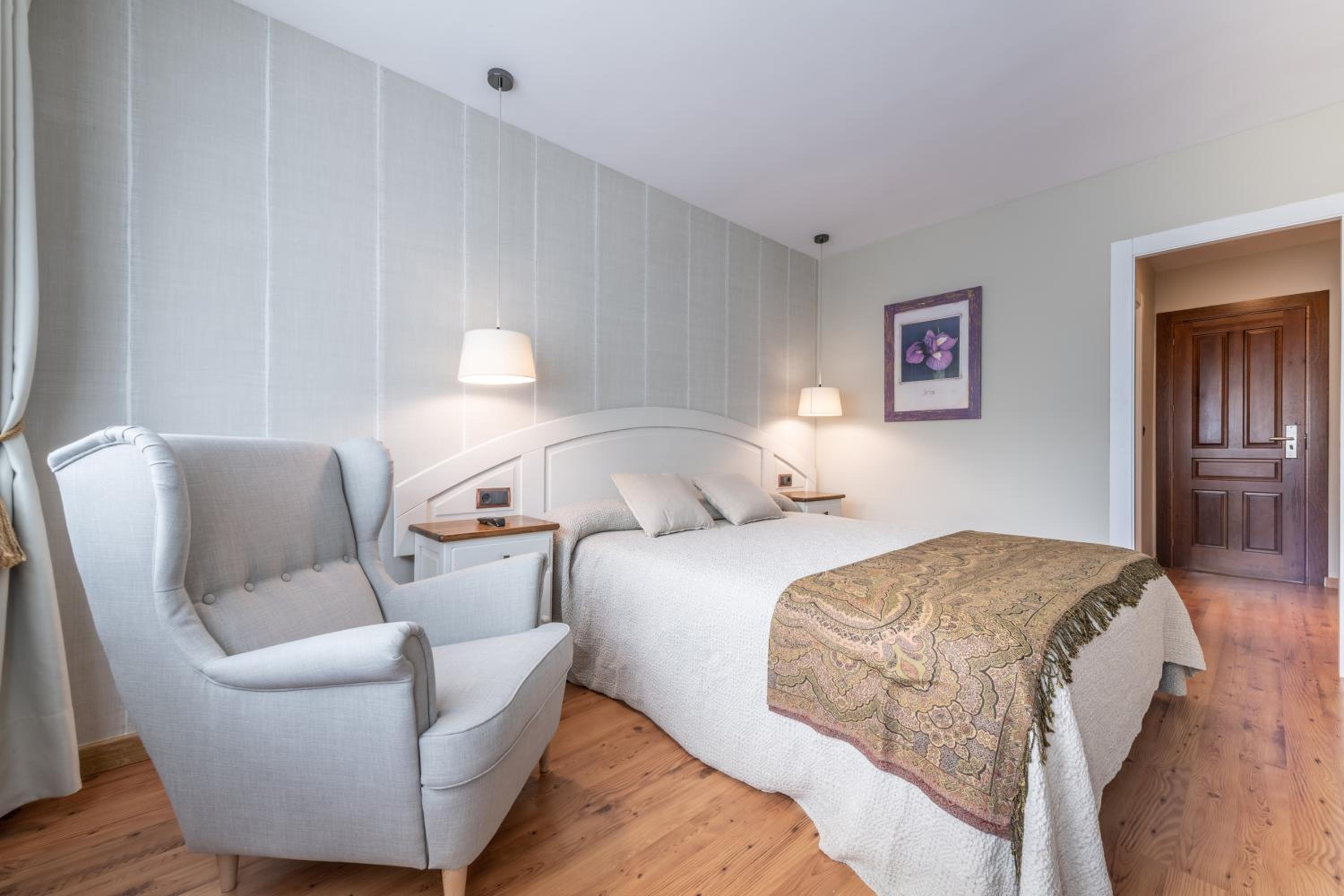 Superior Double or Twin Room with Balcony with mountain view - Photo 6