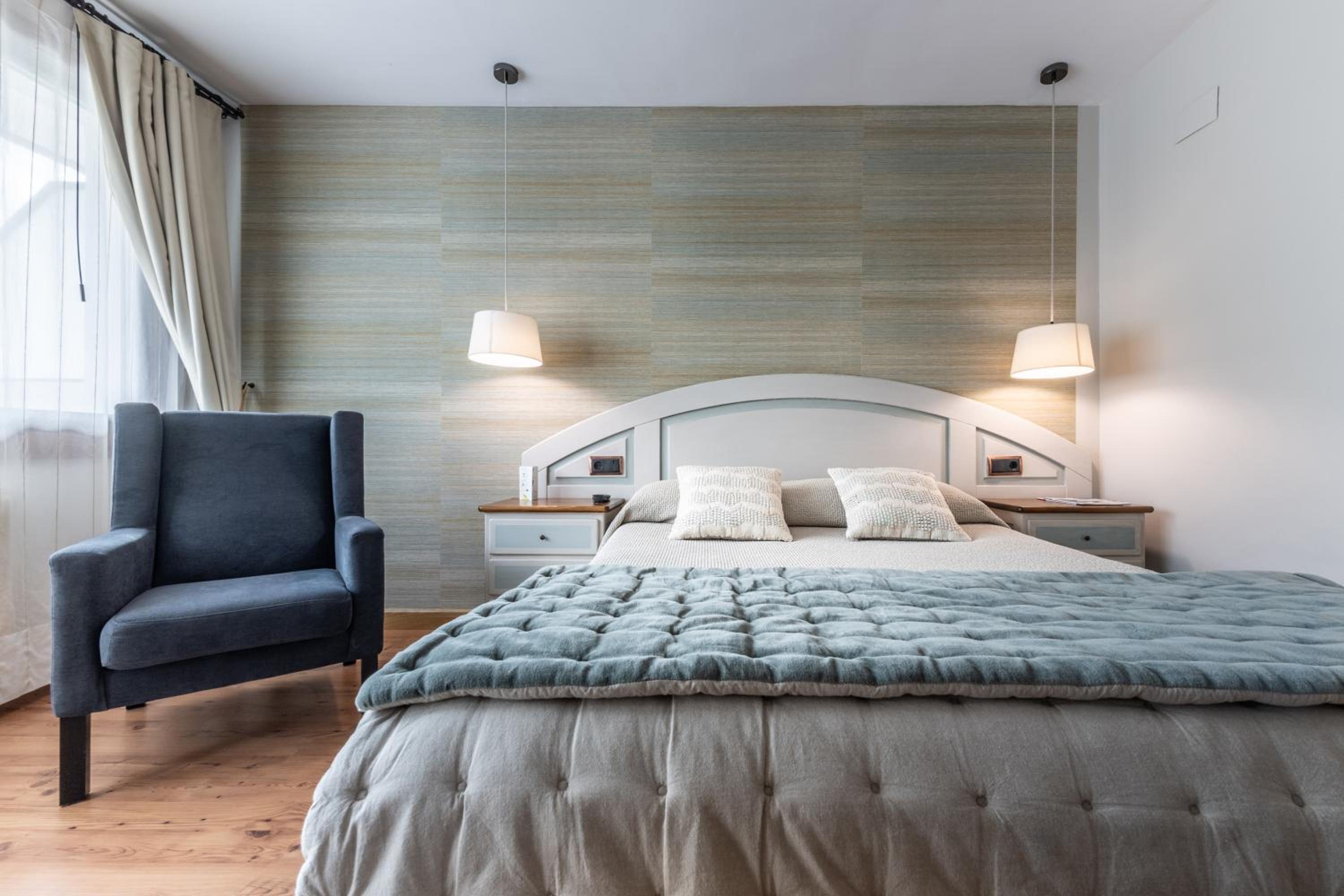 Superior Double or Twin Room with Balcony with mountain view - Photo 12
