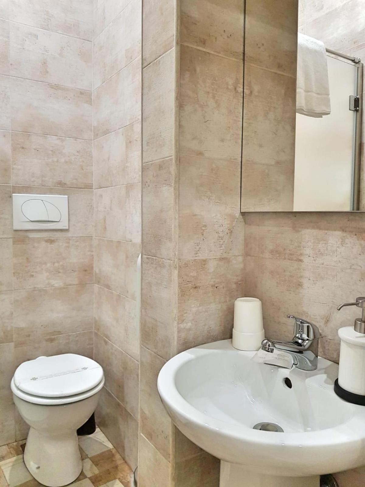 Budget Double Room photo 2