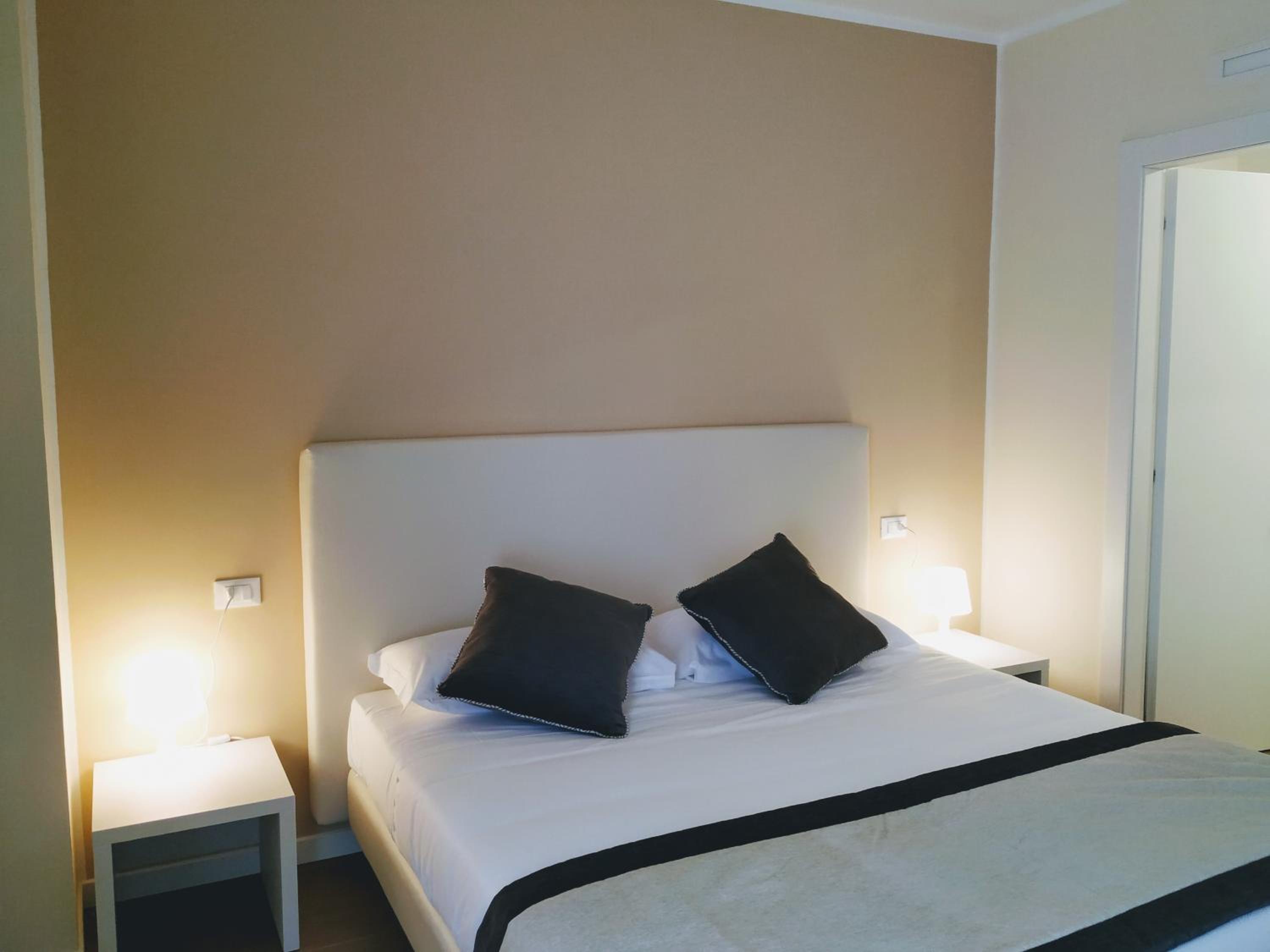 Standard Double Room - Photo 15