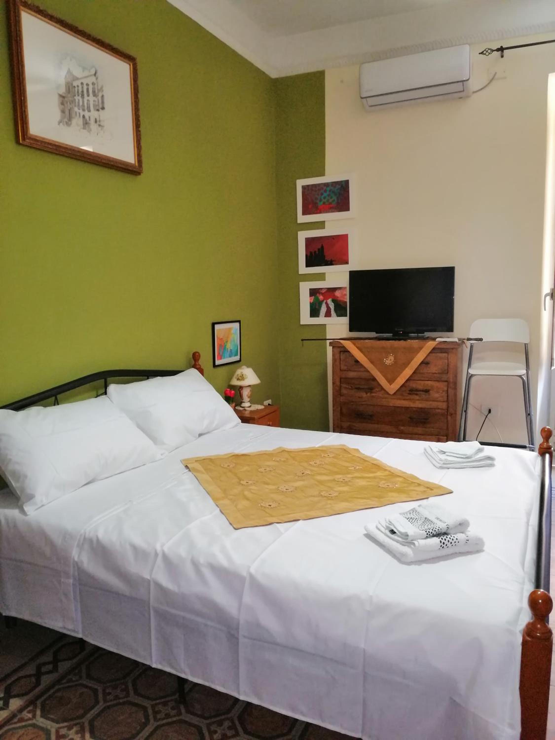 Deluxe King Room photo 1