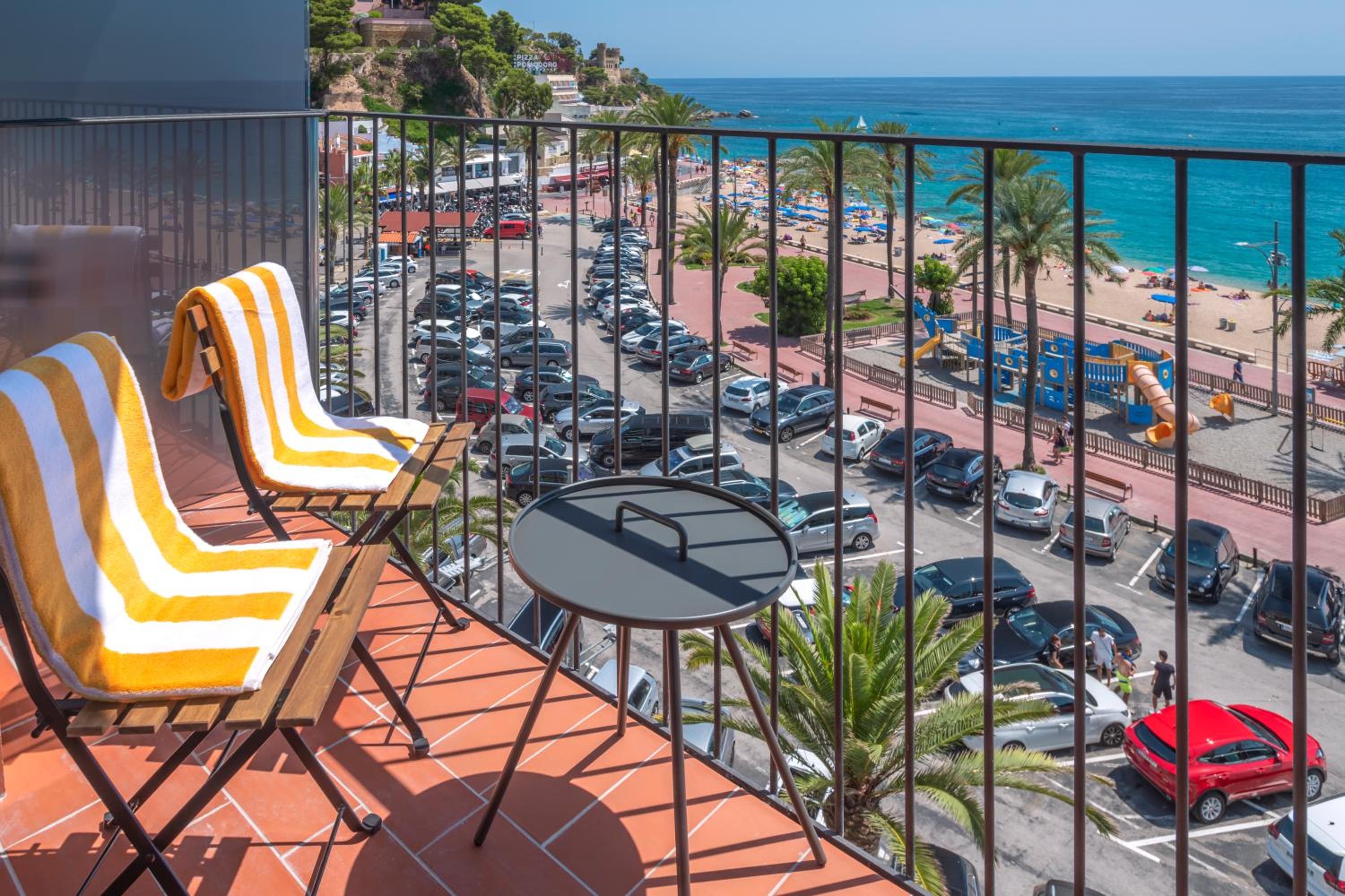 Double or Twin Room with Sea View - Photo 8