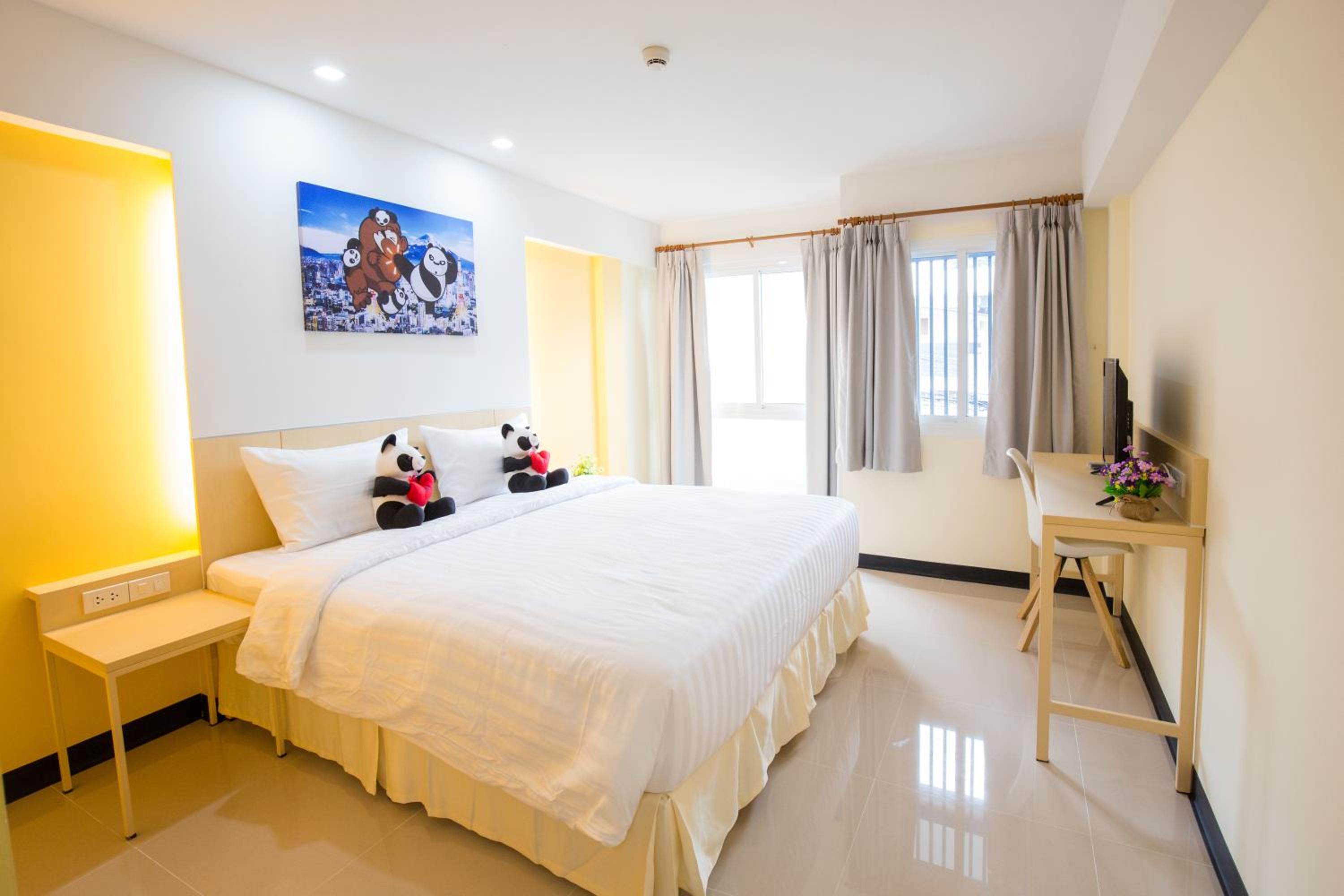 Standard Double Room - Photo 9