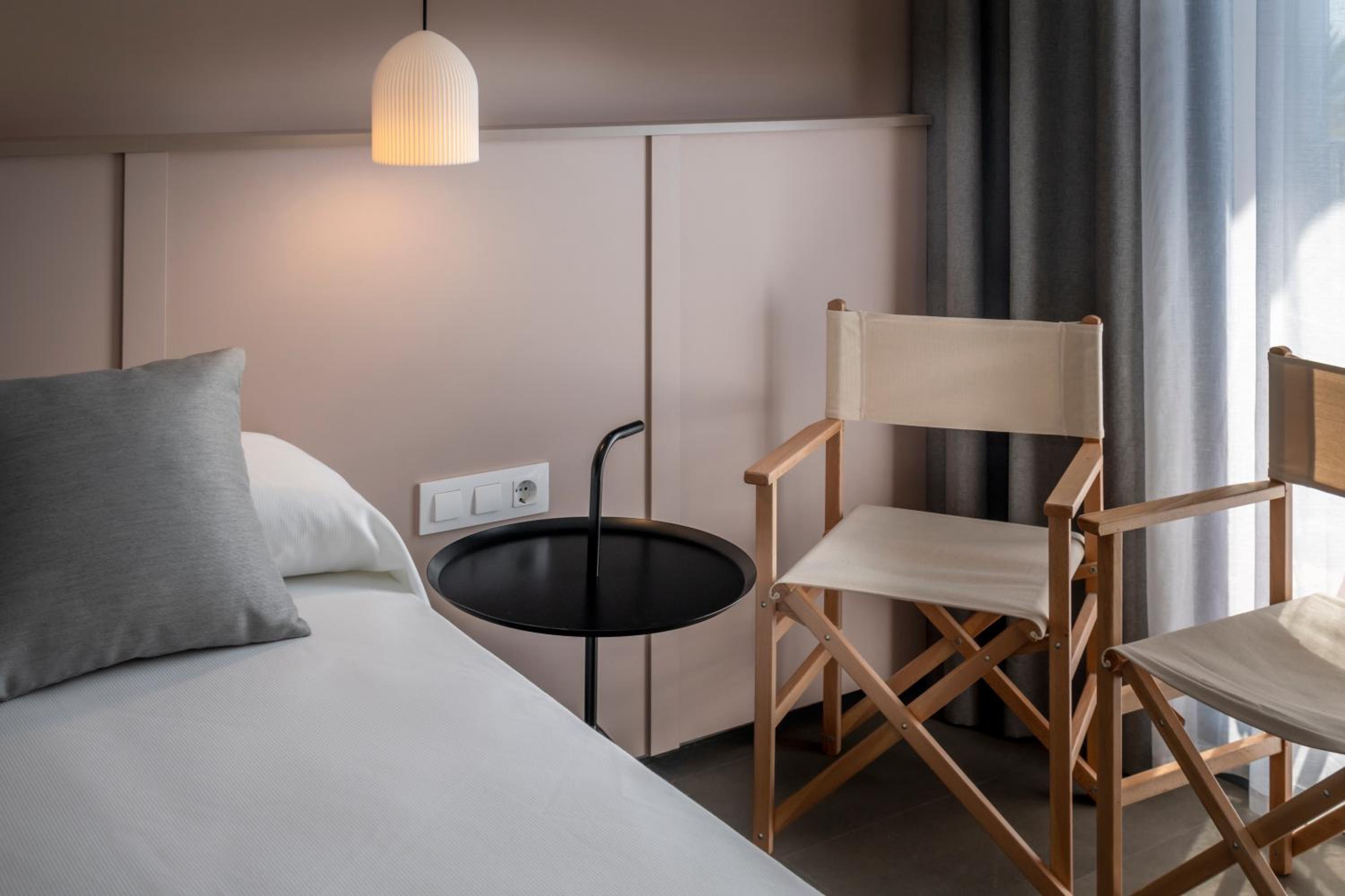 Double or Twin Room with Sea View - Photo 9