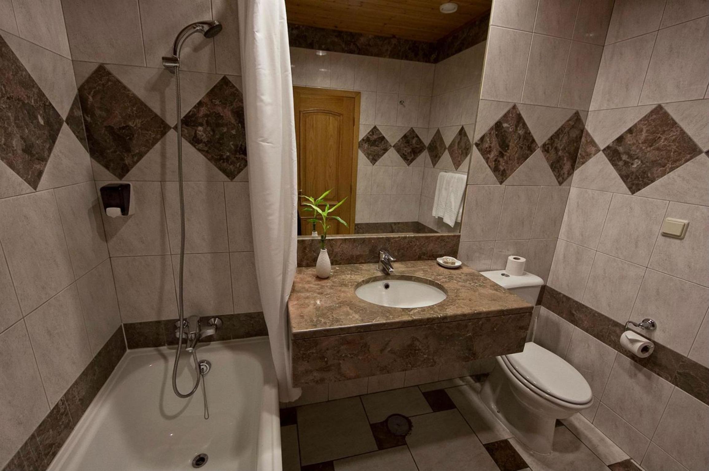 Twin Room - Photo 2