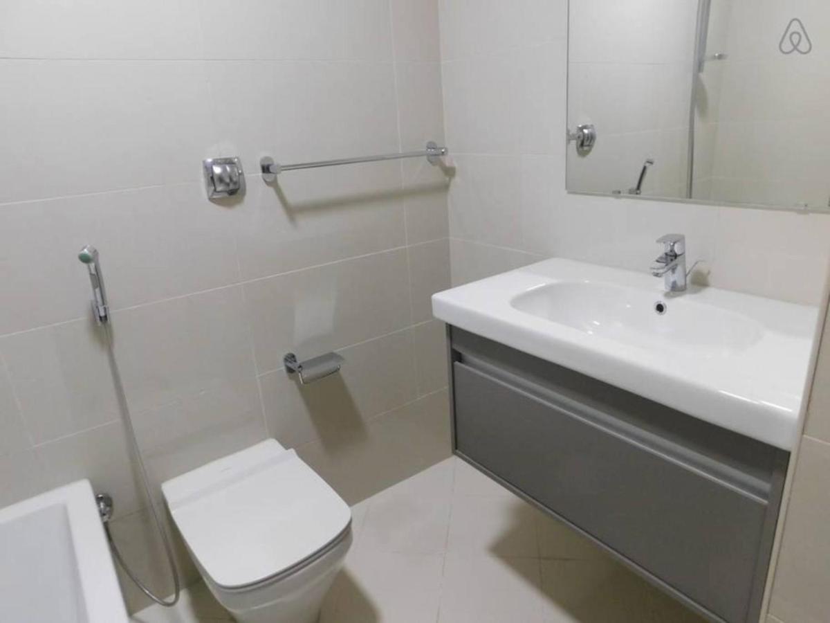 Two- Bedroom Apartment with Partial Marina View photo 3