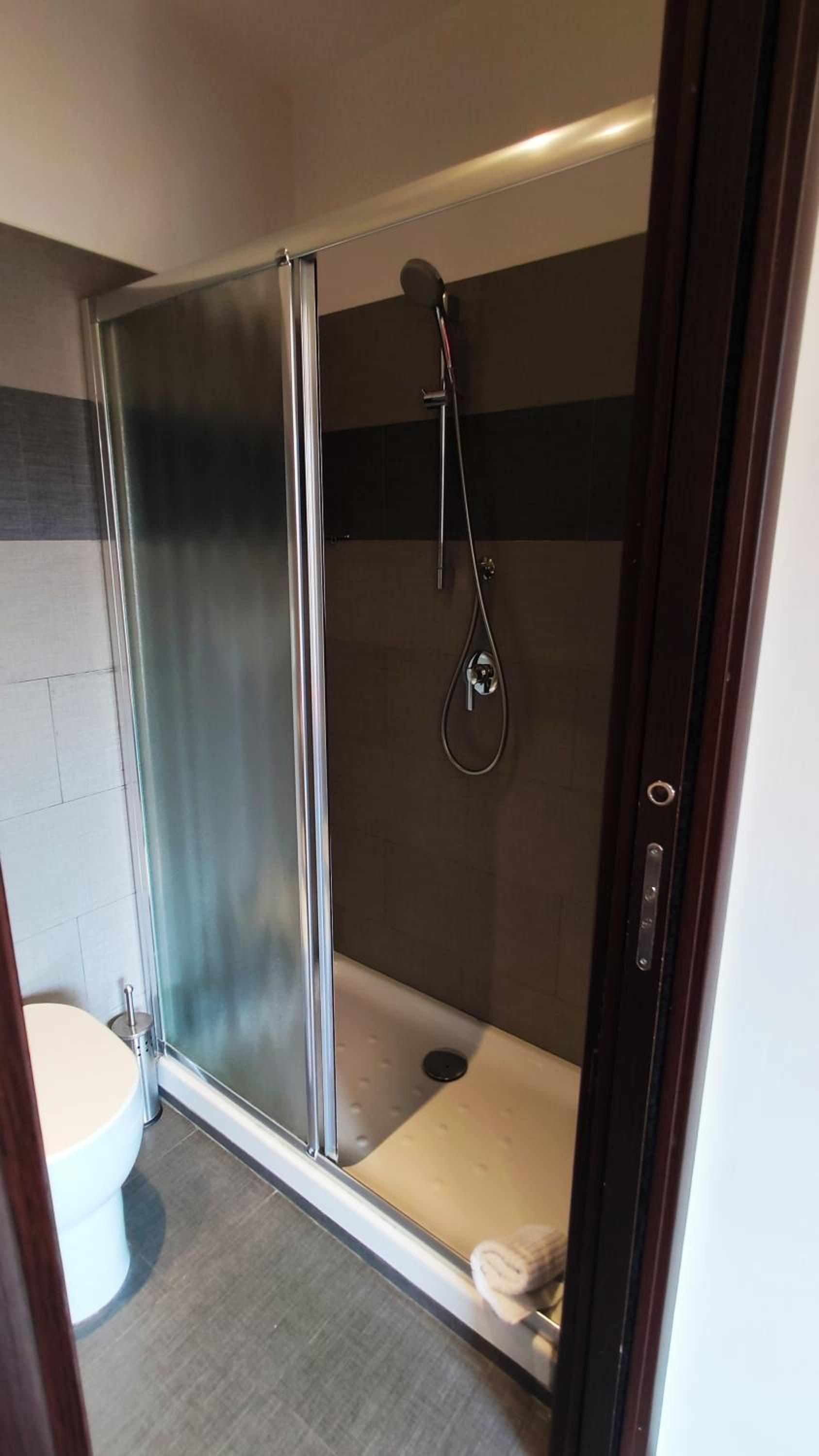 Single Room with Private Bathroom photo 2