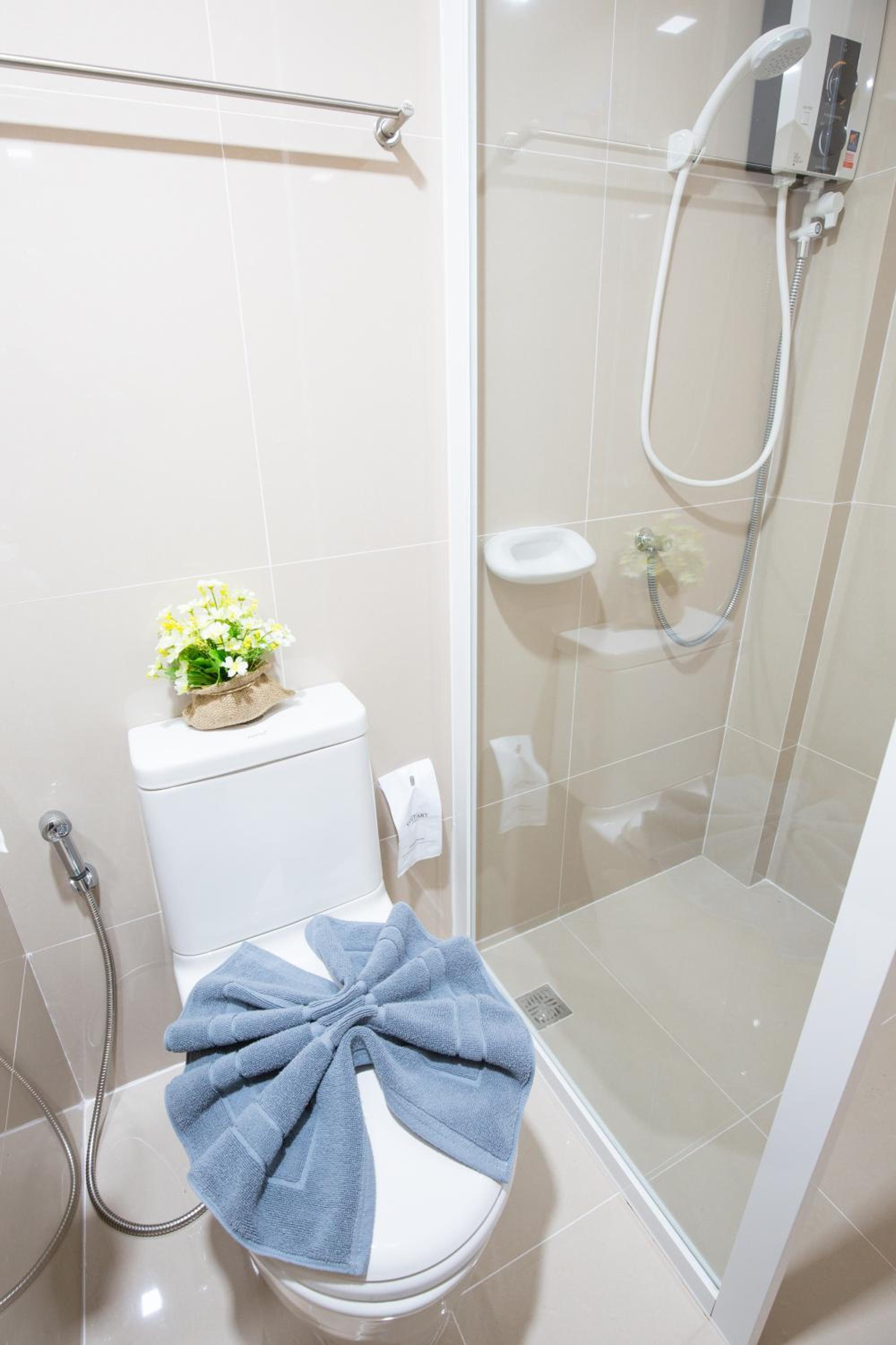 Standard Twin Room - Photo 2