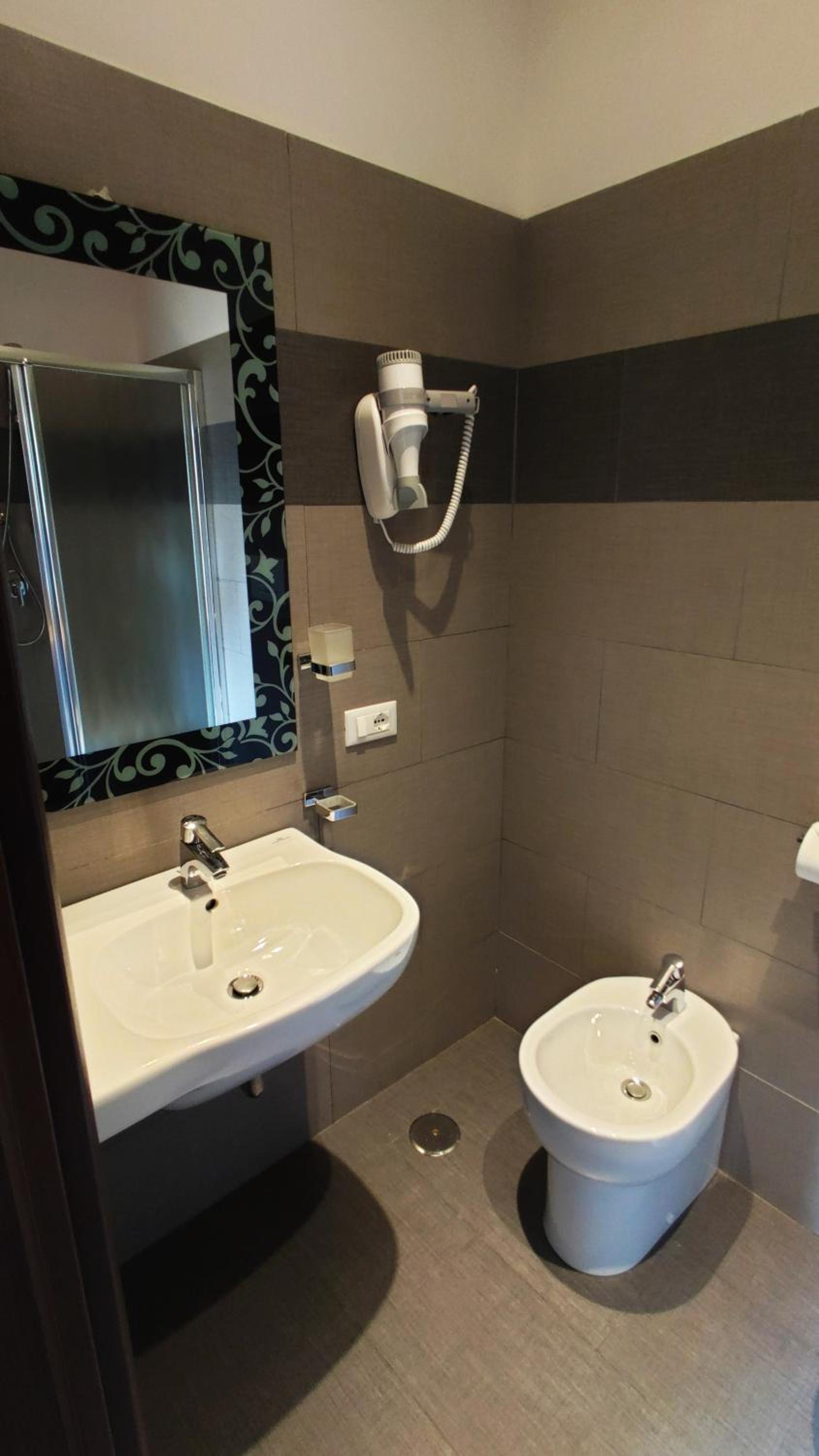 Single Room with Private Bathroom photo 3