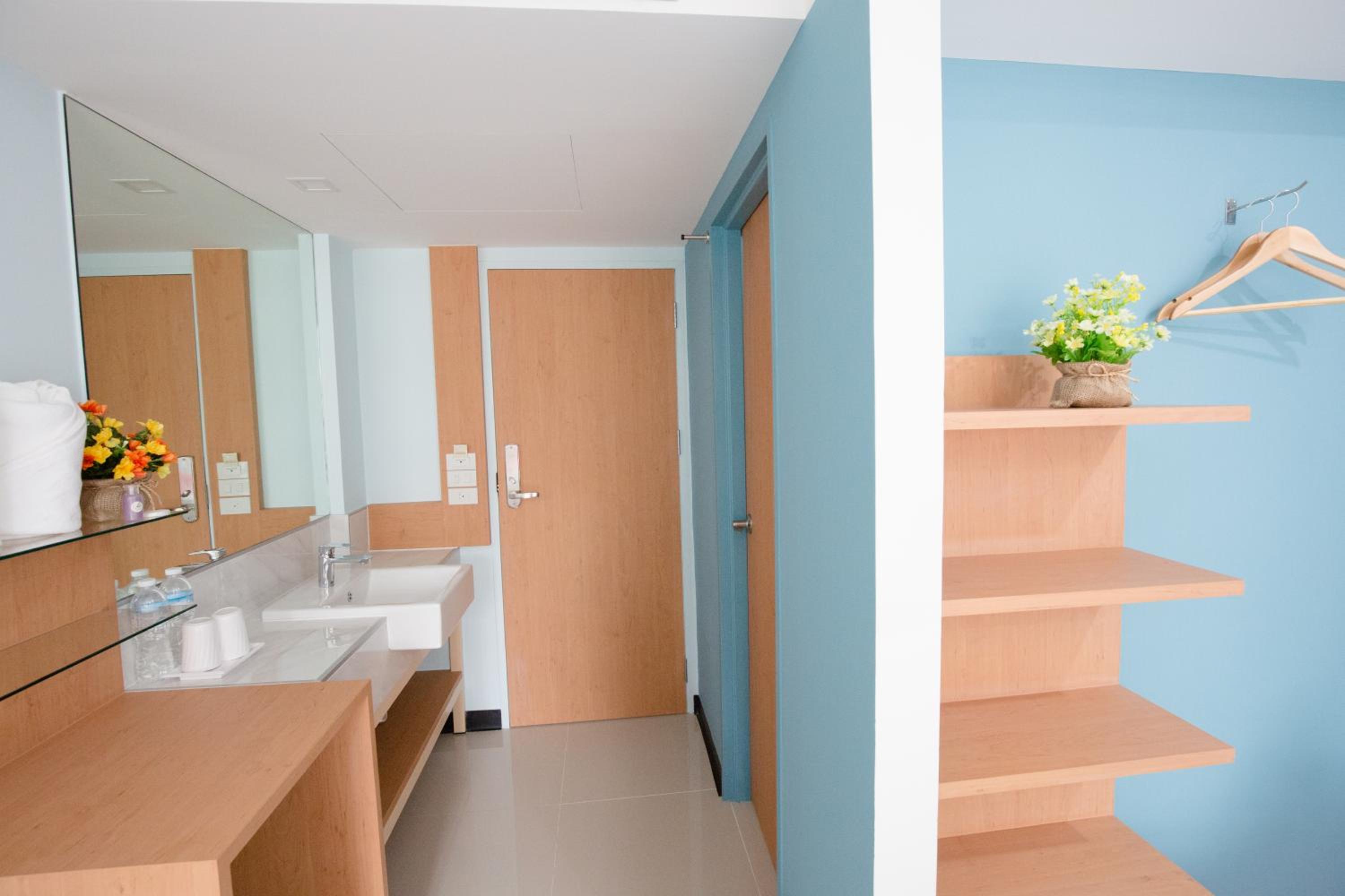 Standard Twin Room - Photo 8