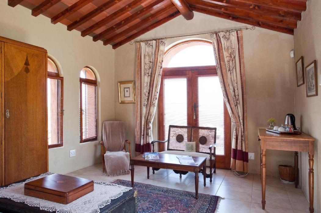 Queen Room with Pool View - Photo 1