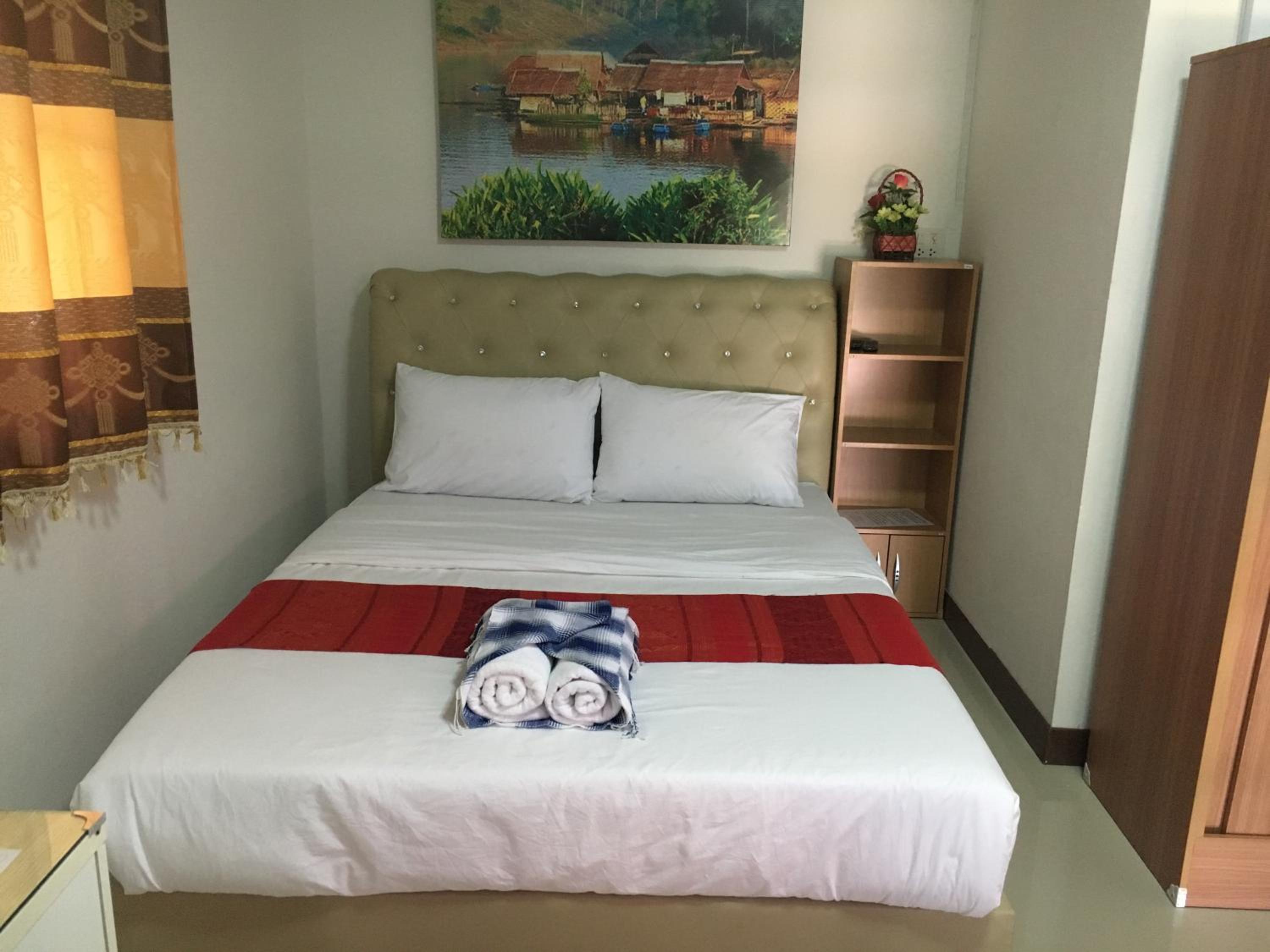 Double Room with Private Bathroom - Photo 38