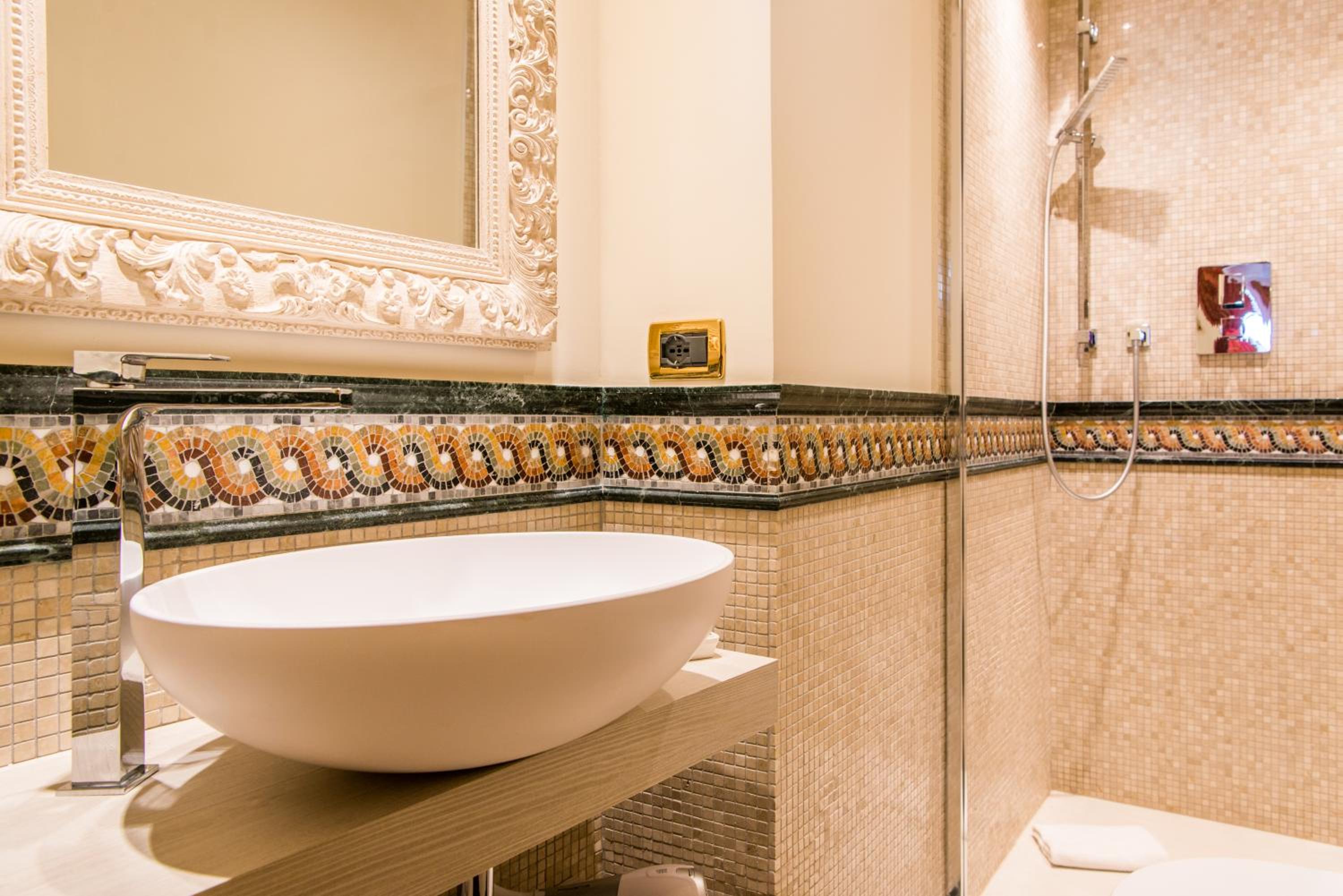 Classic Double or Twin Room with View thumbnail 5