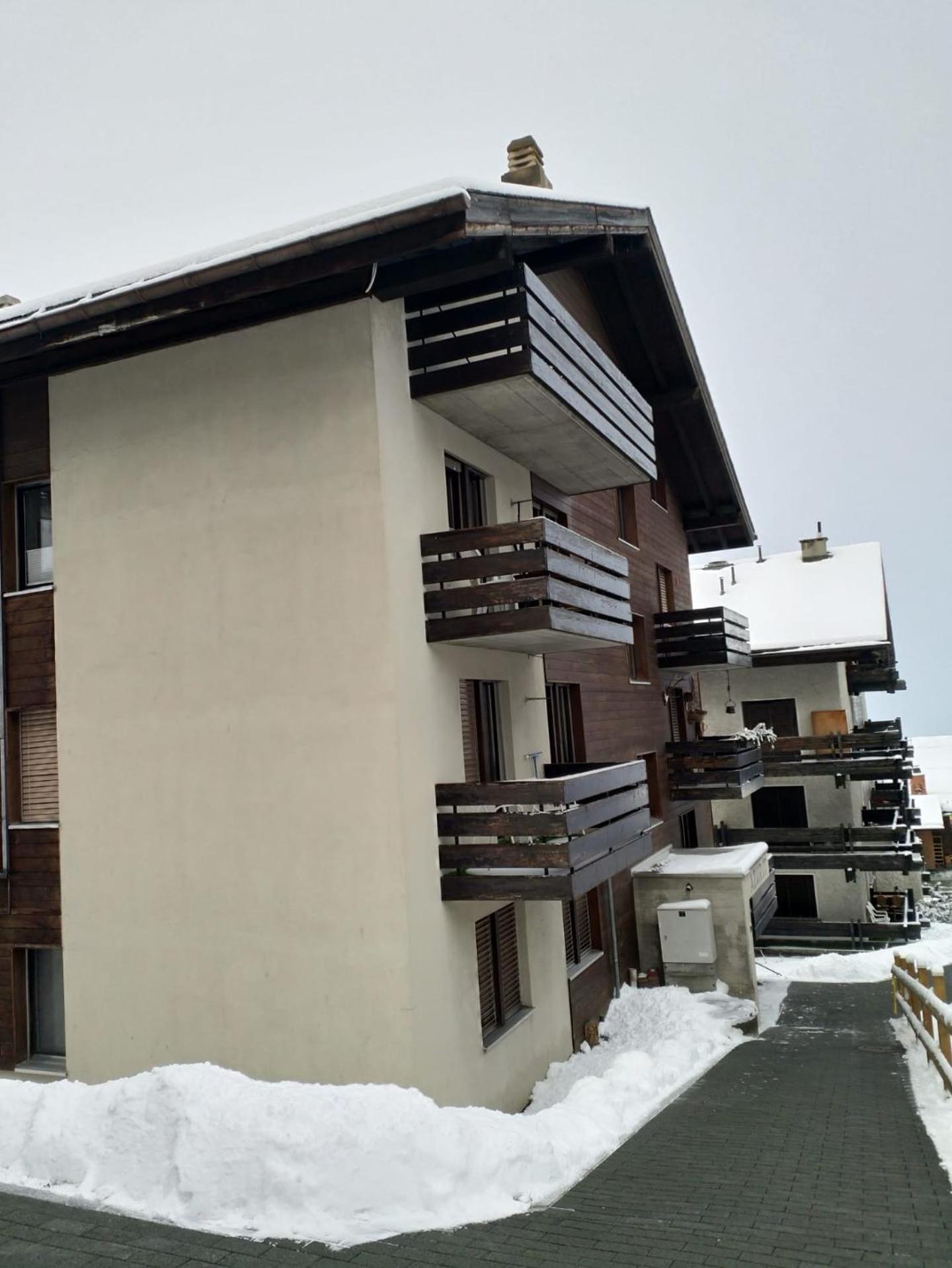 Two-Bedroom Apartment with Mountain View photo 3