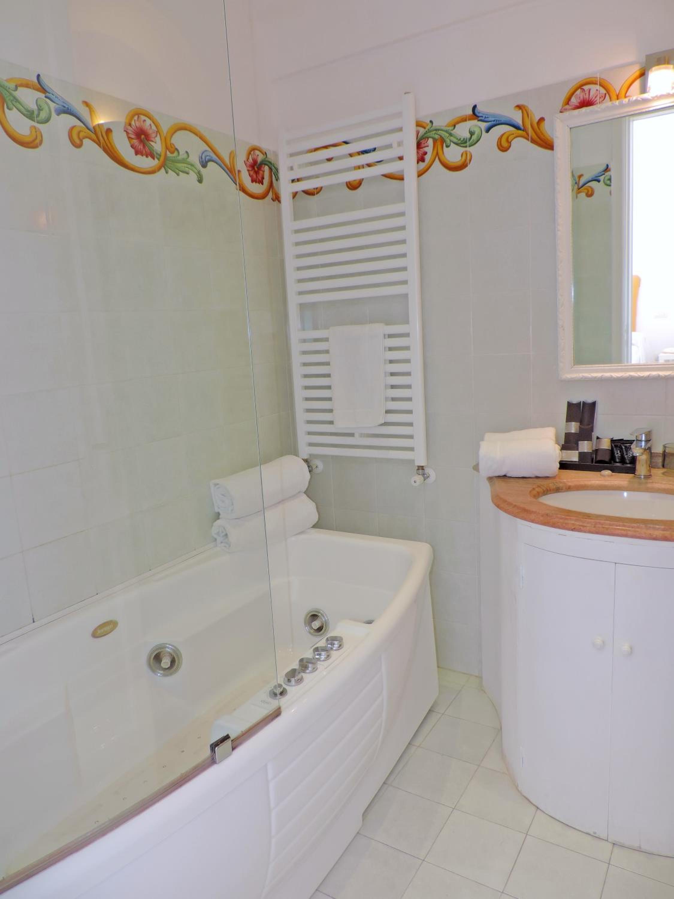 Superior Double Room with Sea View - Photo 10